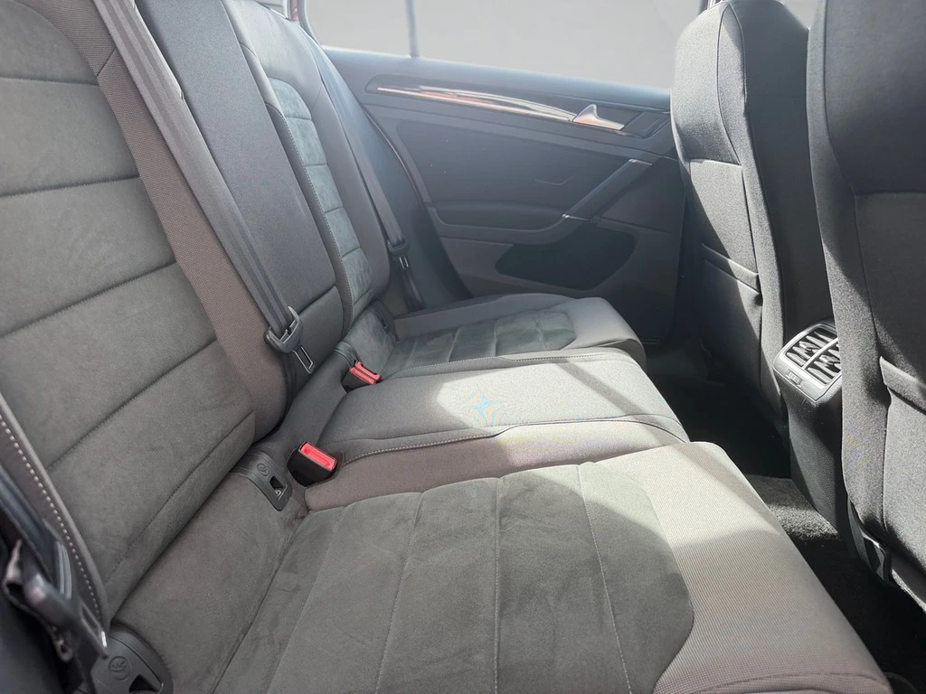 Volkswagen-Golf-image-10