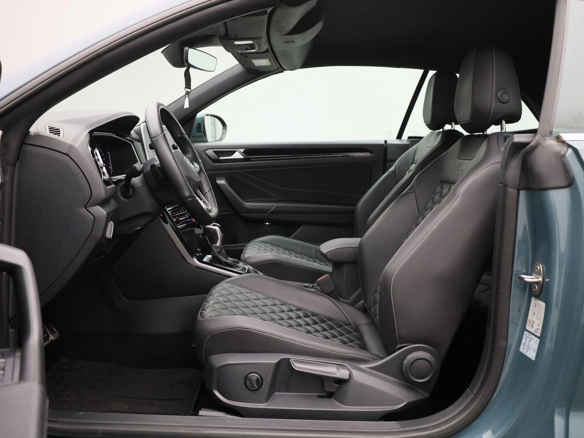 Volkswagen-T-Roc-image-11