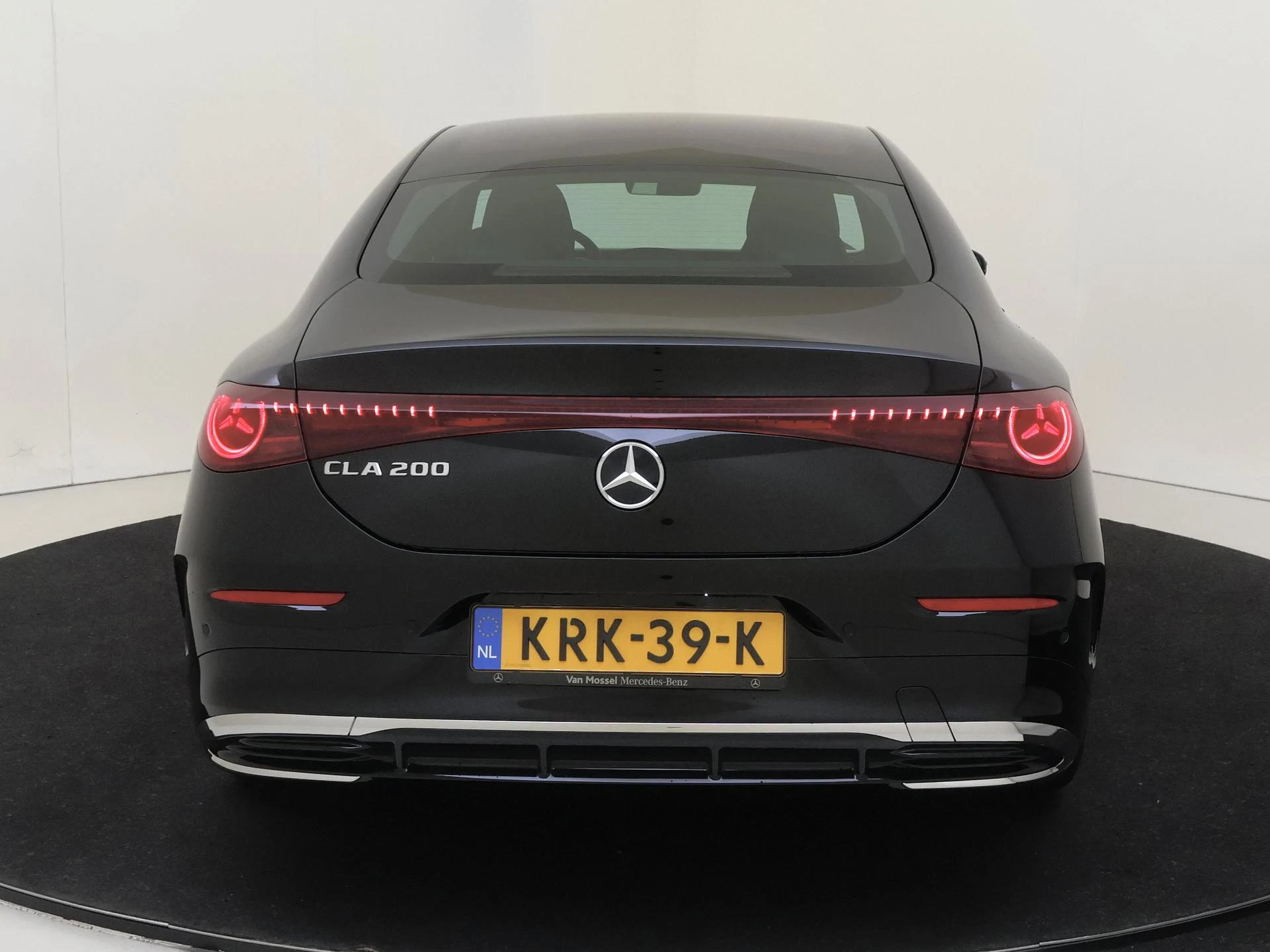 Mercedes-Benz-CLA-image-6