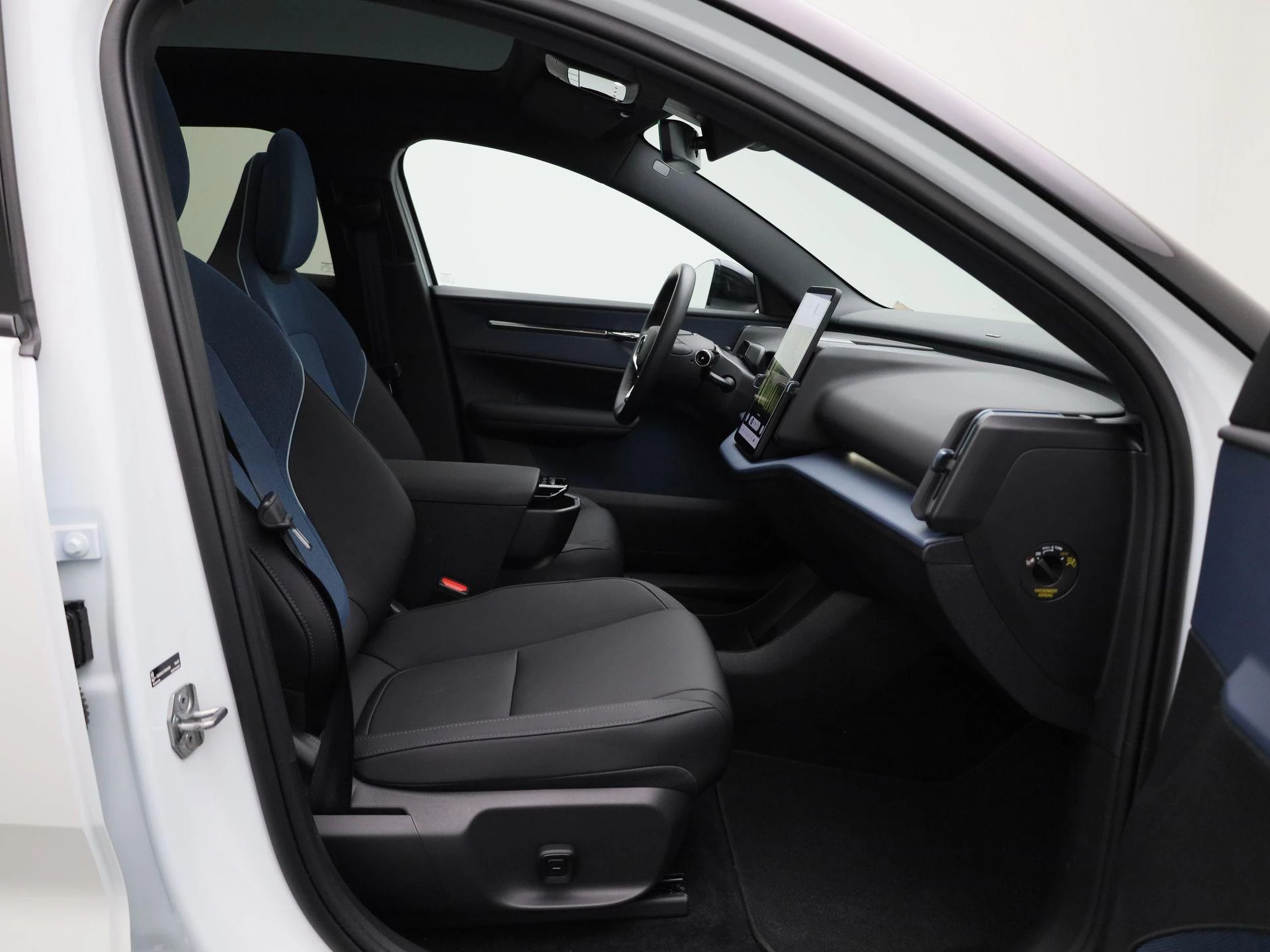 Volvo-EX30-image-35