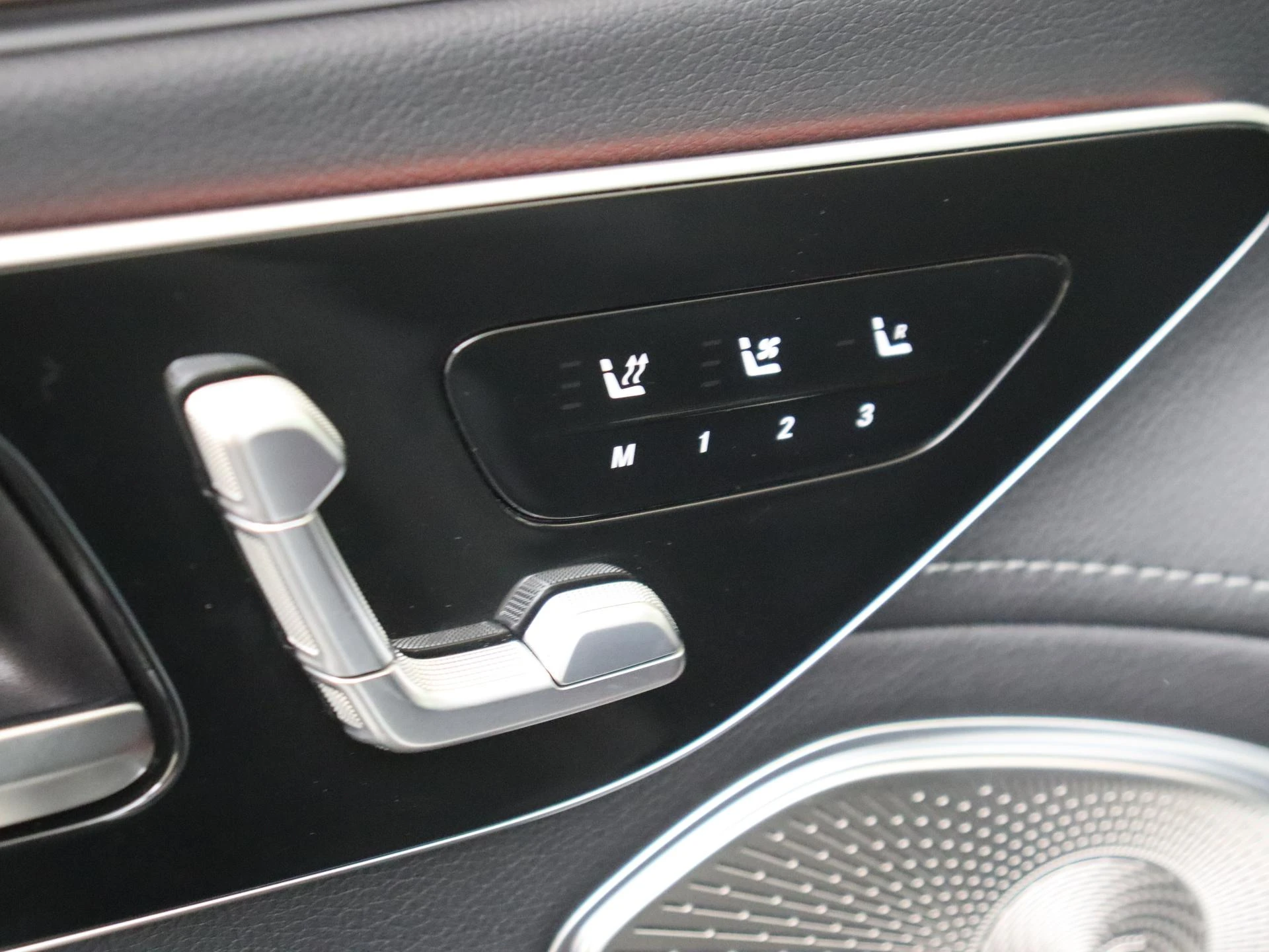 Mercedes-Benz-EQS-image-24