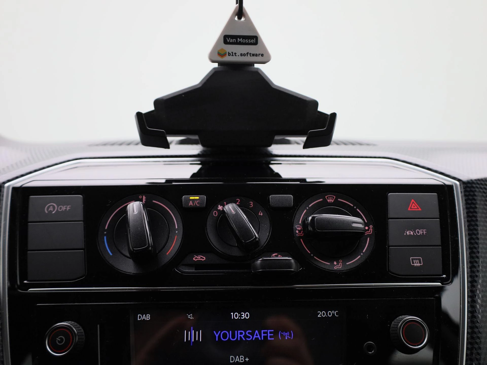 Volkswagen-up!-image-15