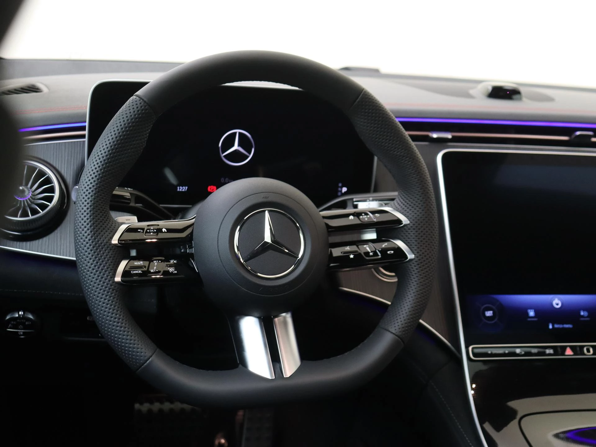 Mercedes-Benz-EQE-image-11