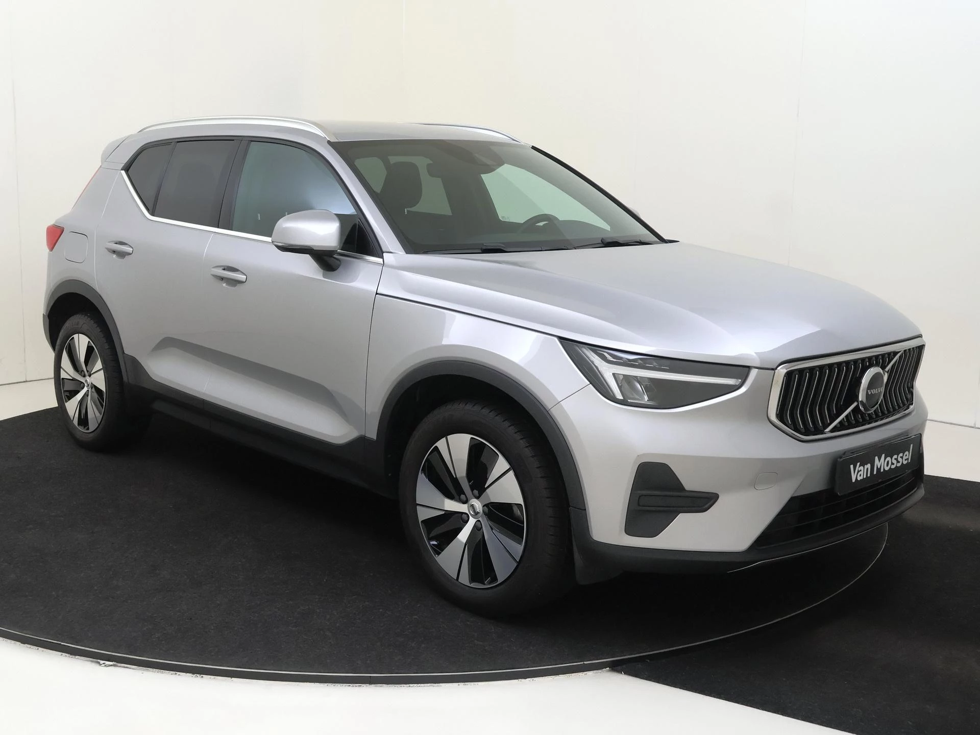 Volvo-XC40-image-1