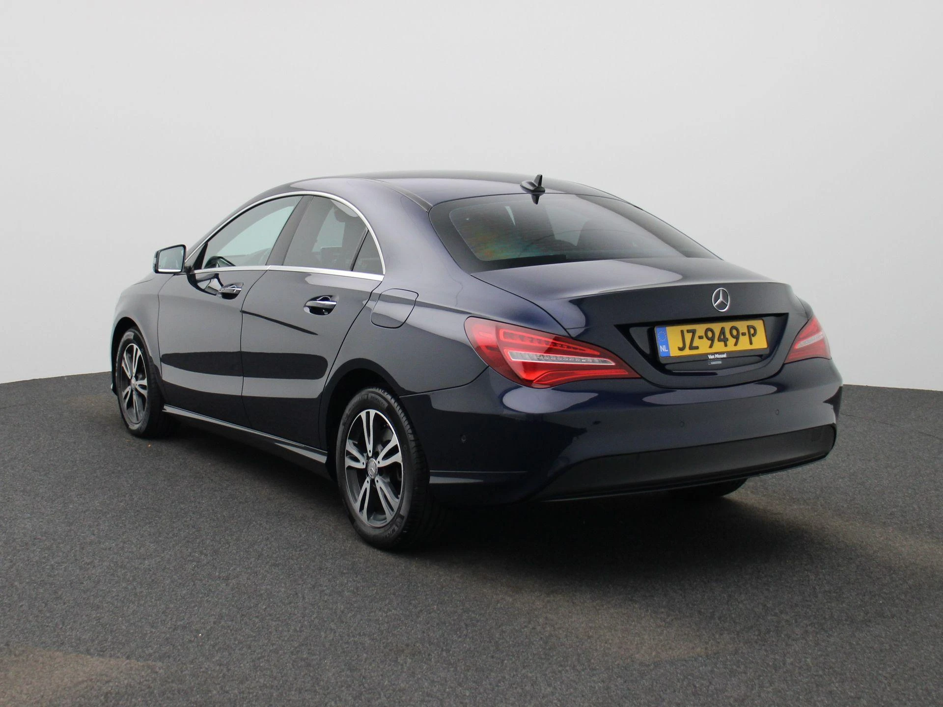 Mercedes-Benz-CLA-image-1