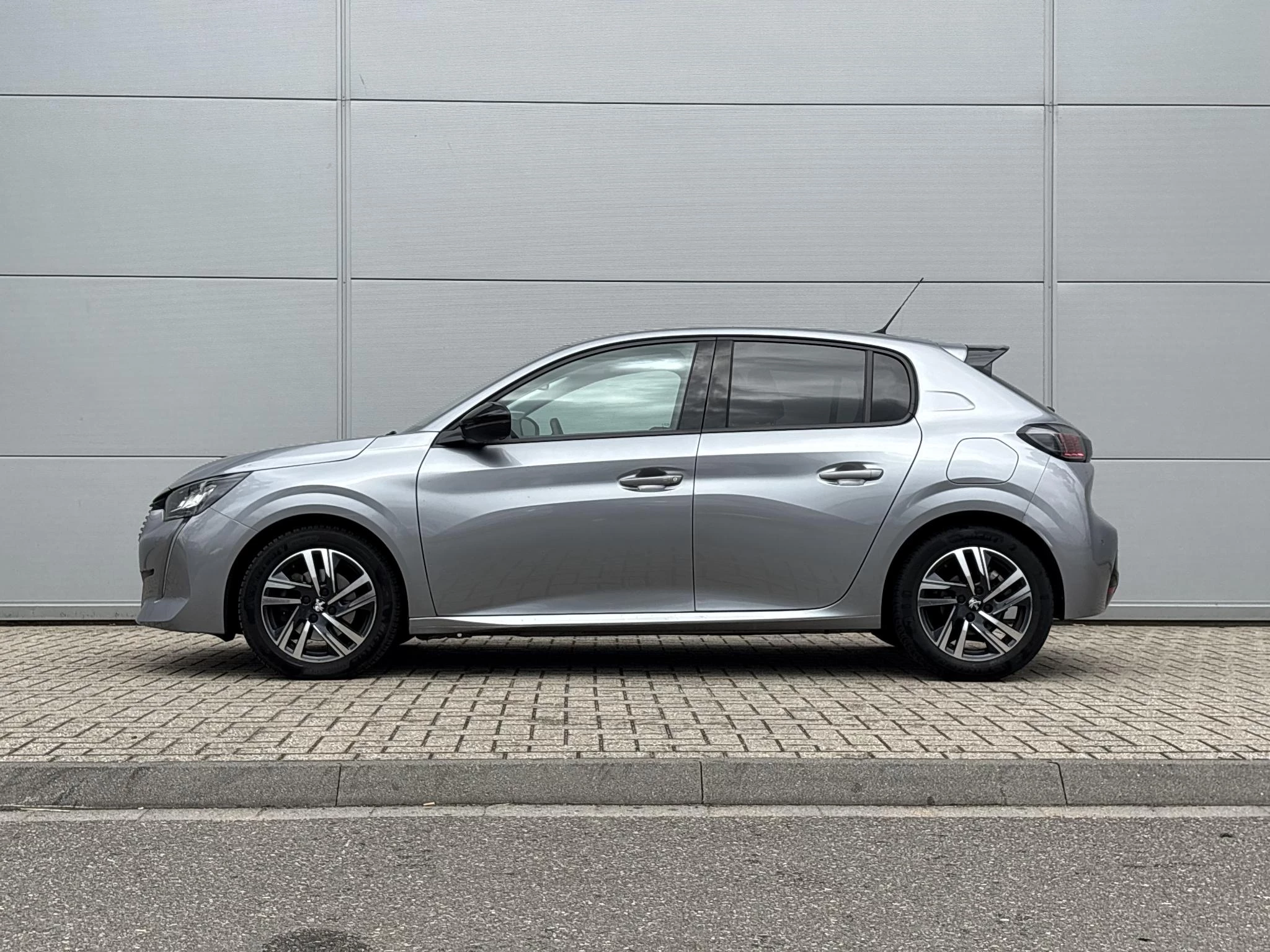 Peugeot-208-image-2