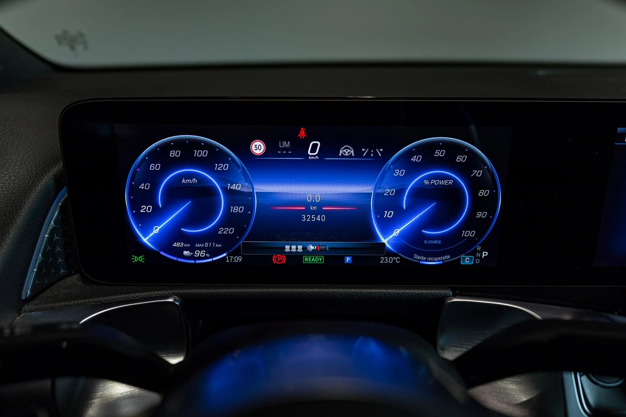 Mercedes-Benz-EQB-image-26