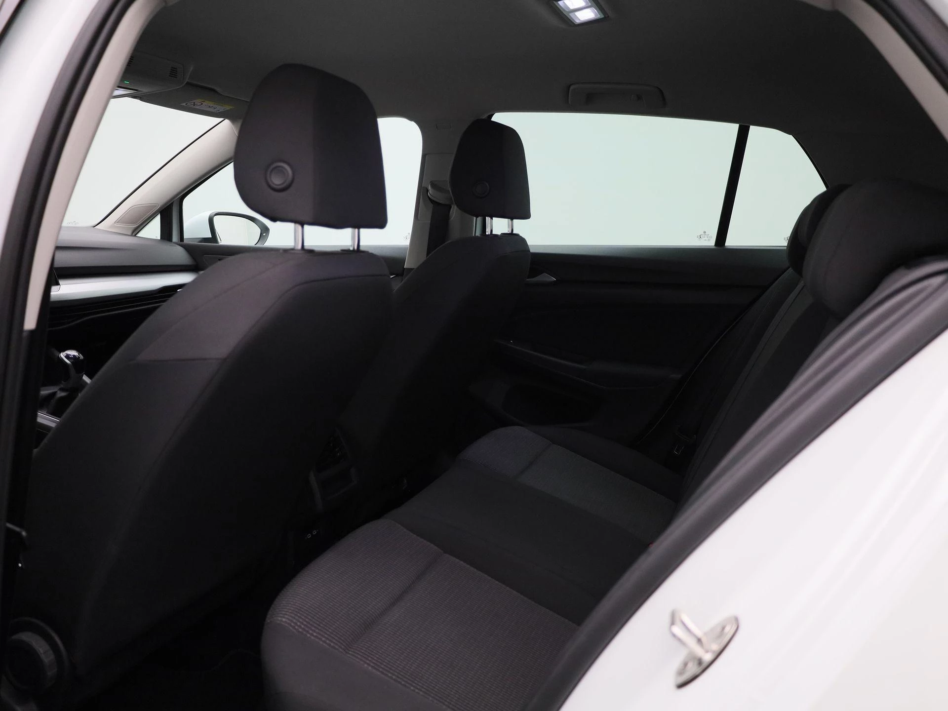 Volkswagen-Golf-image-9