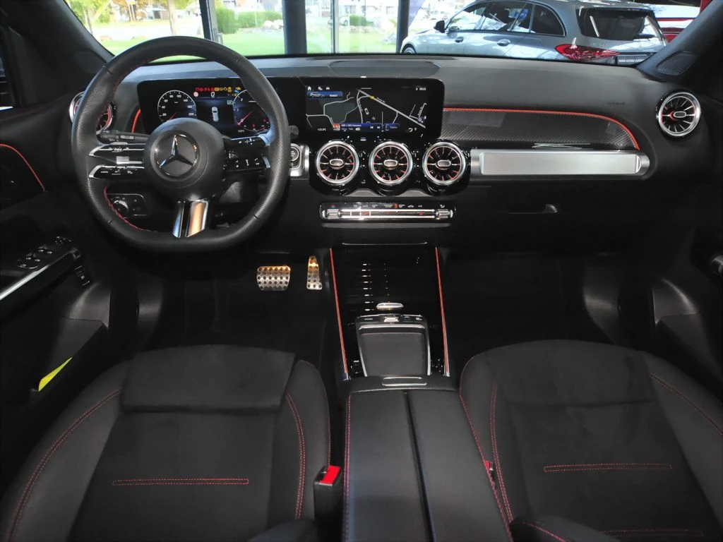 Mercedes-Benz-GLB 200 d-image-11