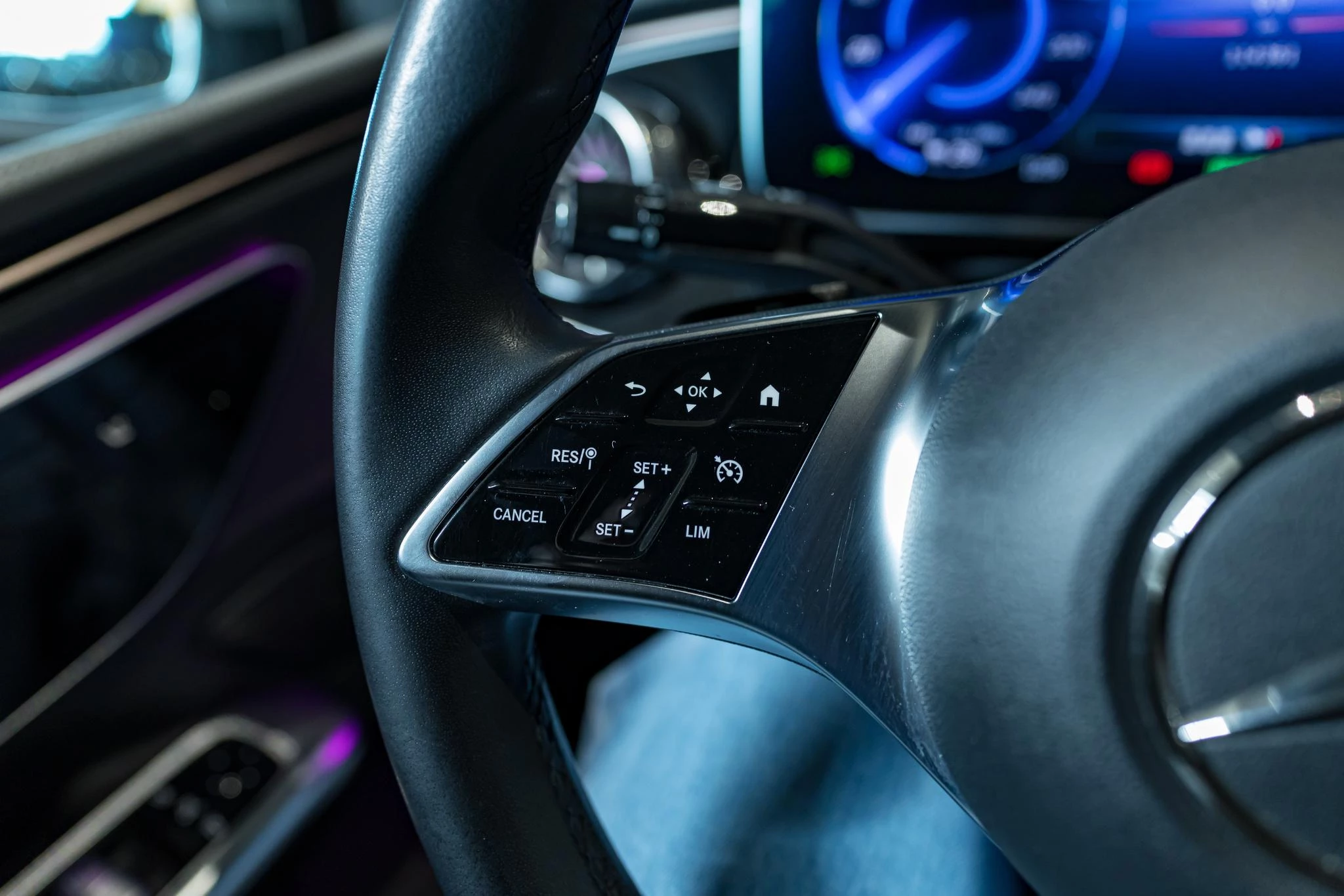 Mercedes-Benz-EQE-image-21