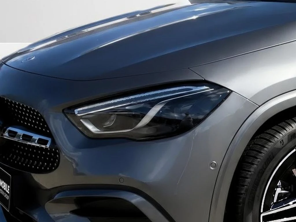Mercedes-Benz-GLA 200 d-image-4