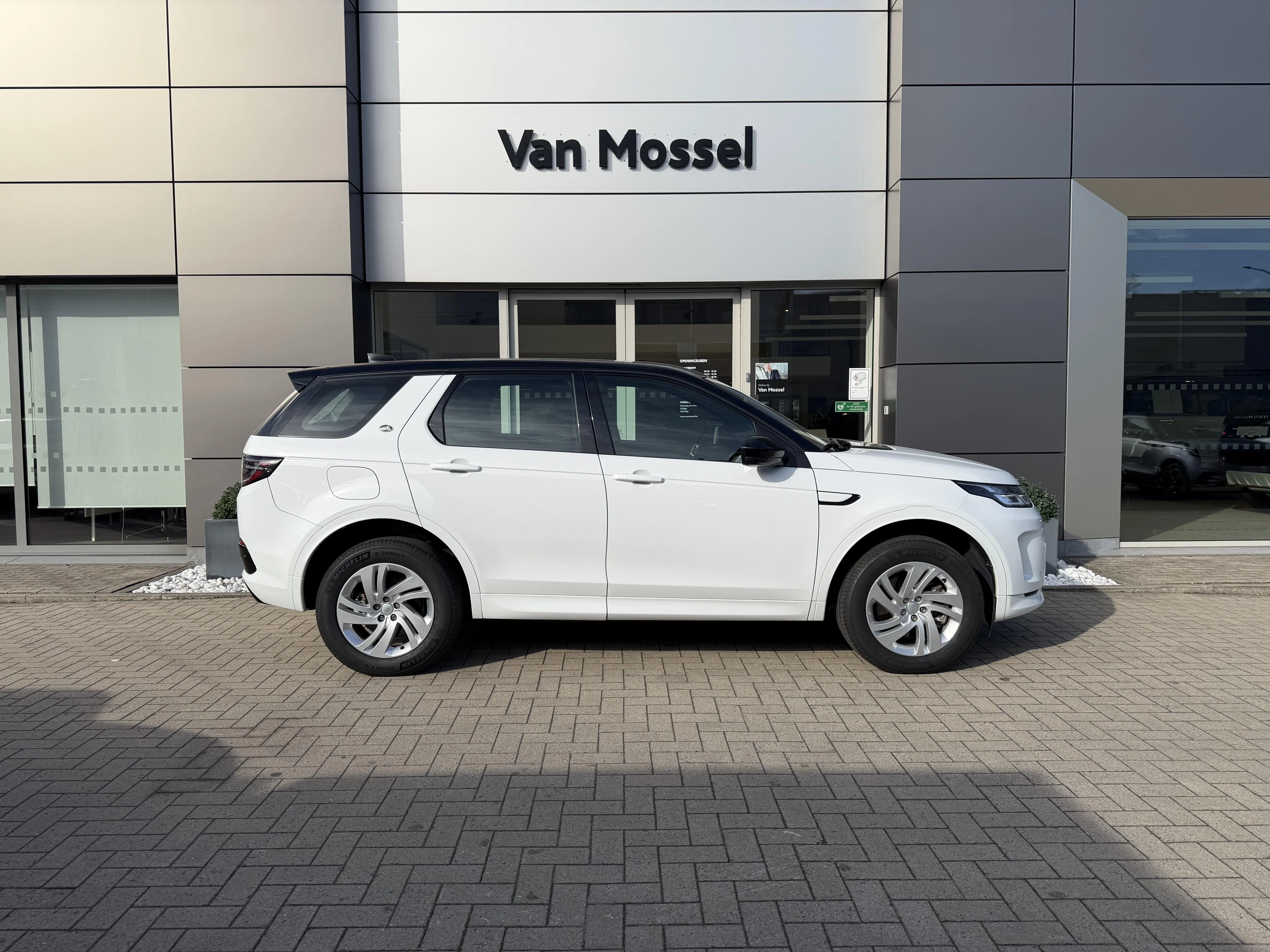 Land Rover-Discovery Sport-image-5