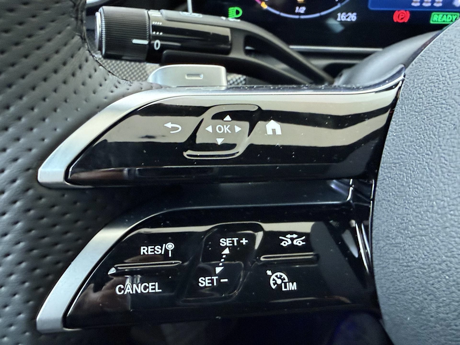 Mercedes-Benz-C-Klasse-image-12