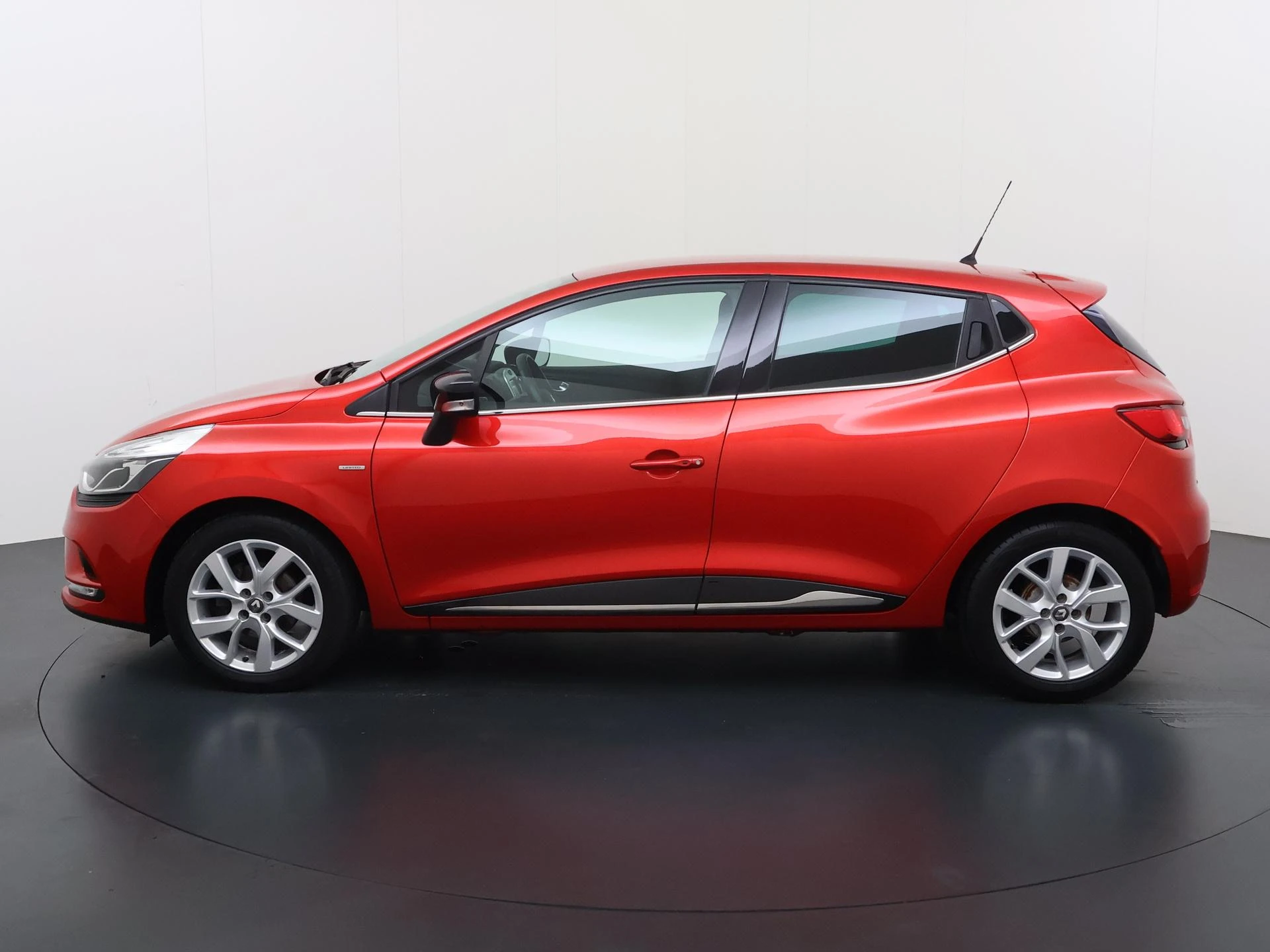 Renault-Clio-image-1