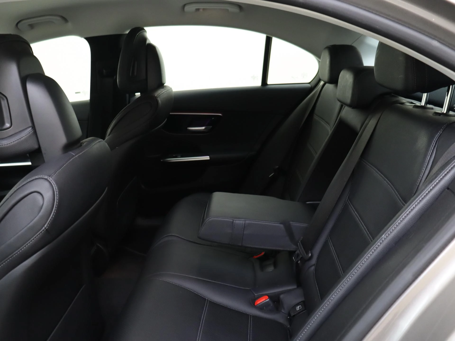 Mercedes-Benz-C-Klasse-image-15