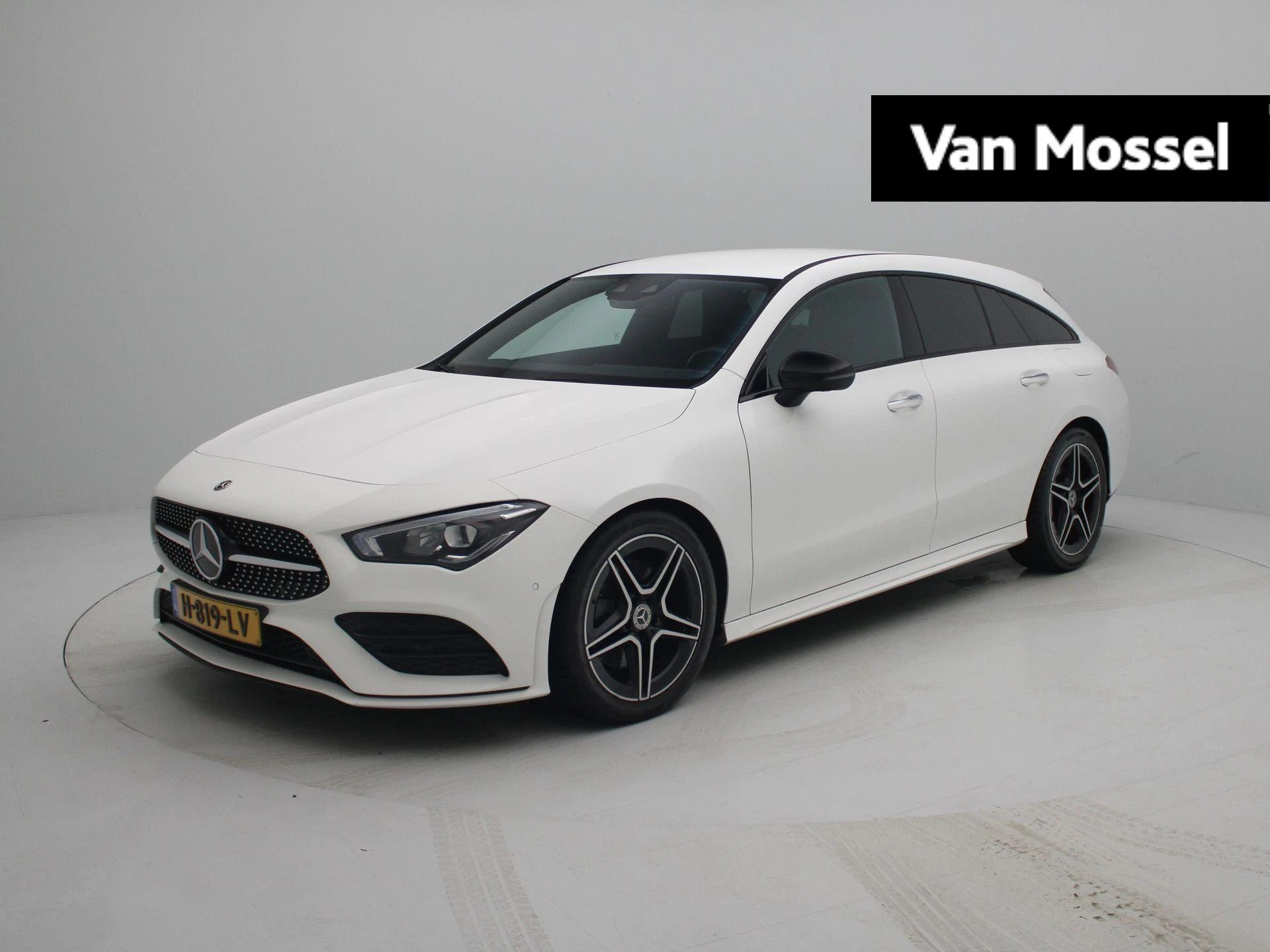 Mercedes-Benz-CLA-image-0