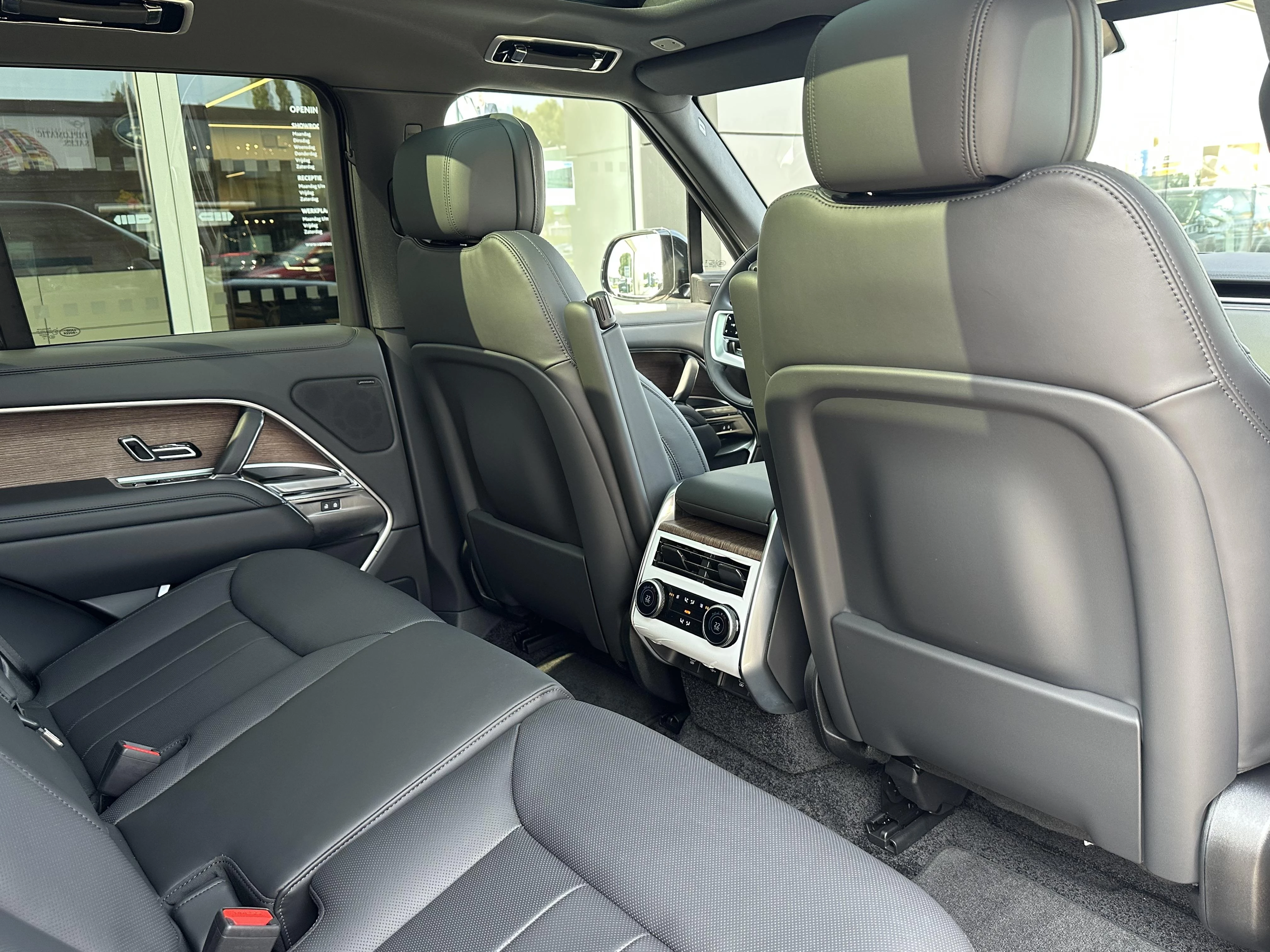 Land Rover-Range Rover-image-10