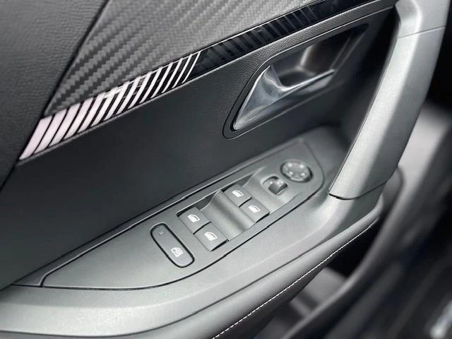 Peugeot-e-2008-image-25