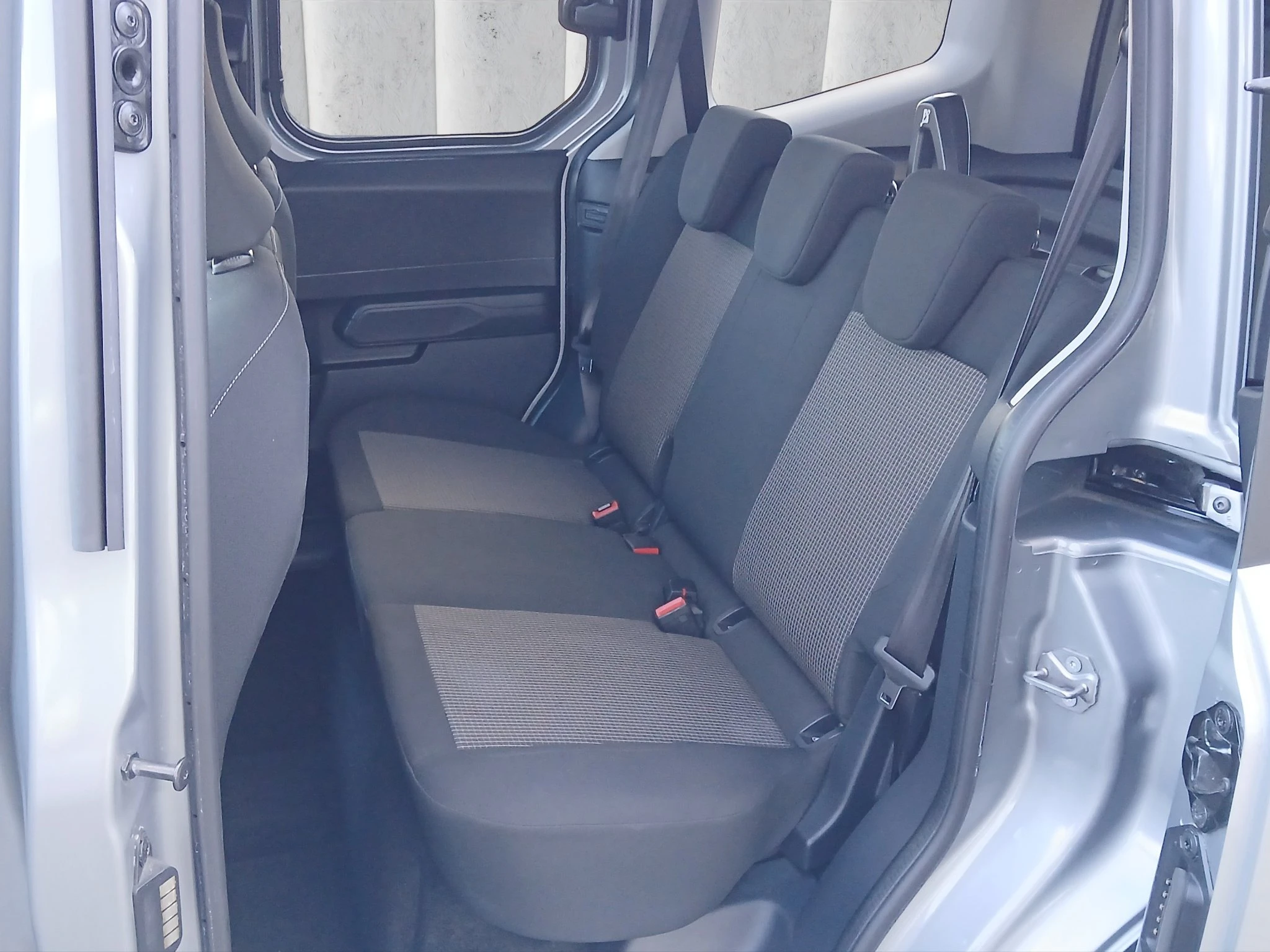 Ford-Tourneo Courier-image-10