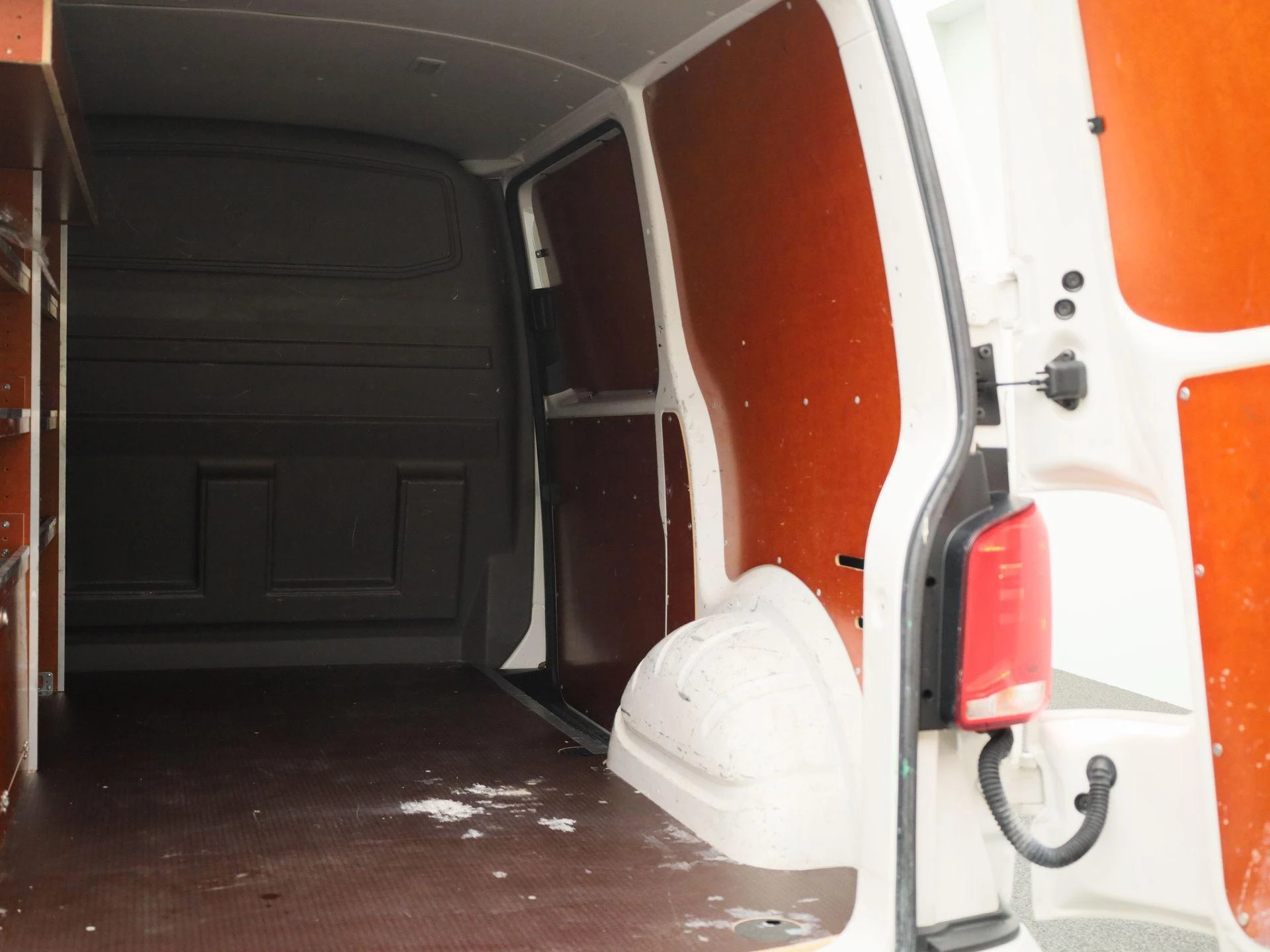 Volkswagen-Transporter-image-15