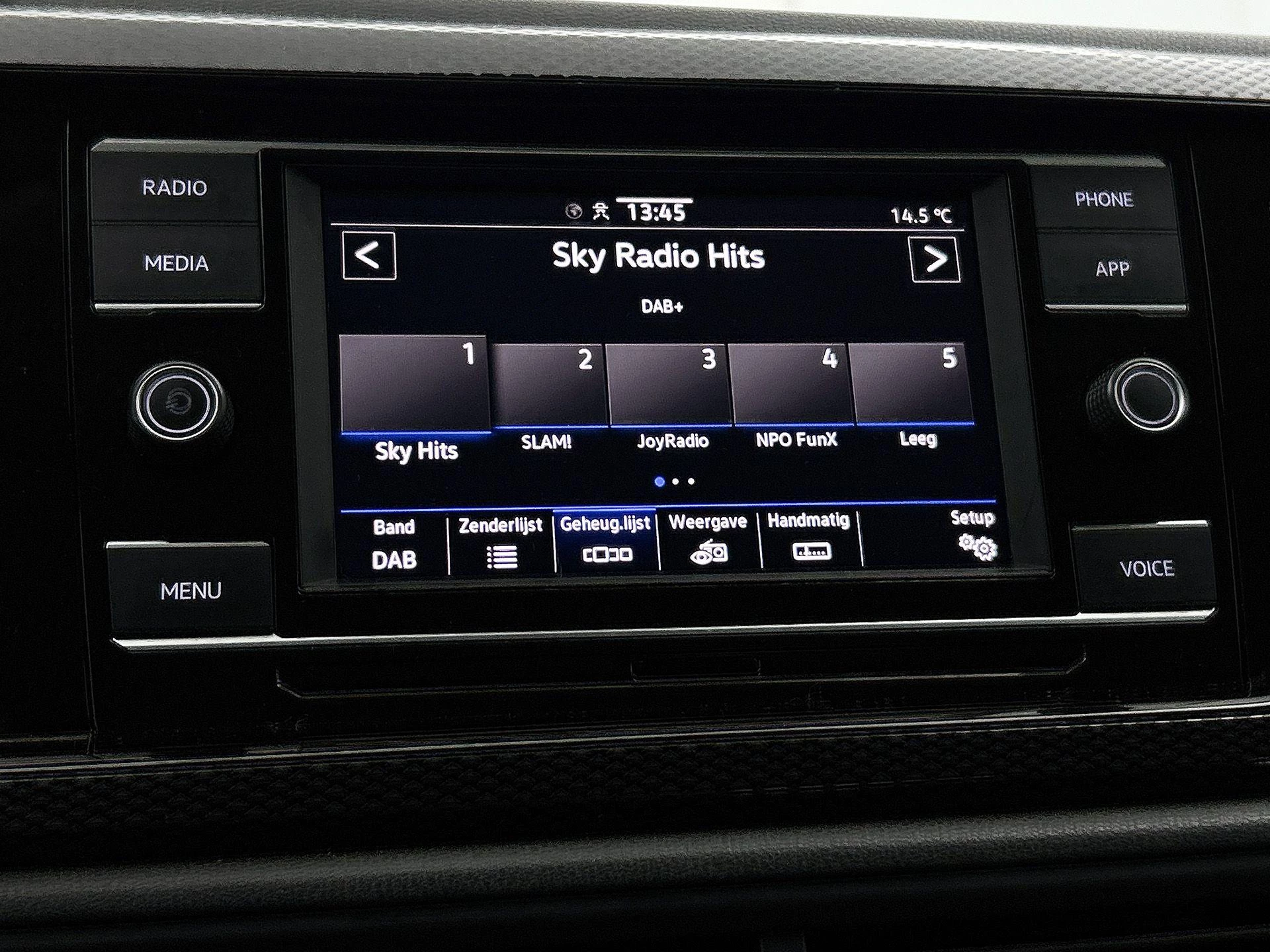 Volkswagen-Polo-image-8