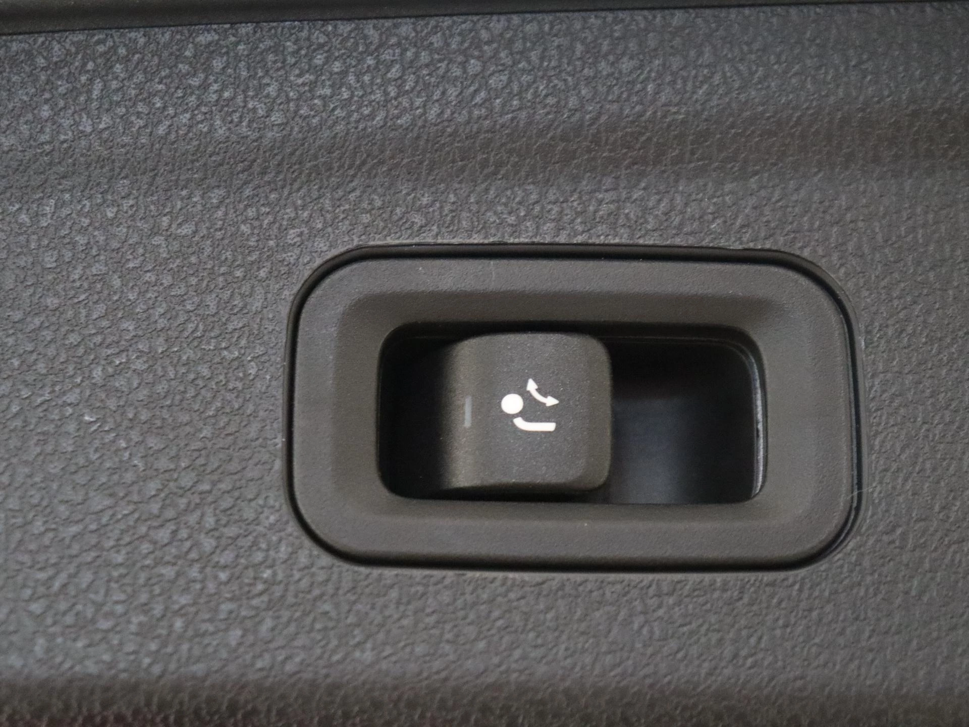 Mercedes-Benz-GLE-image-43
