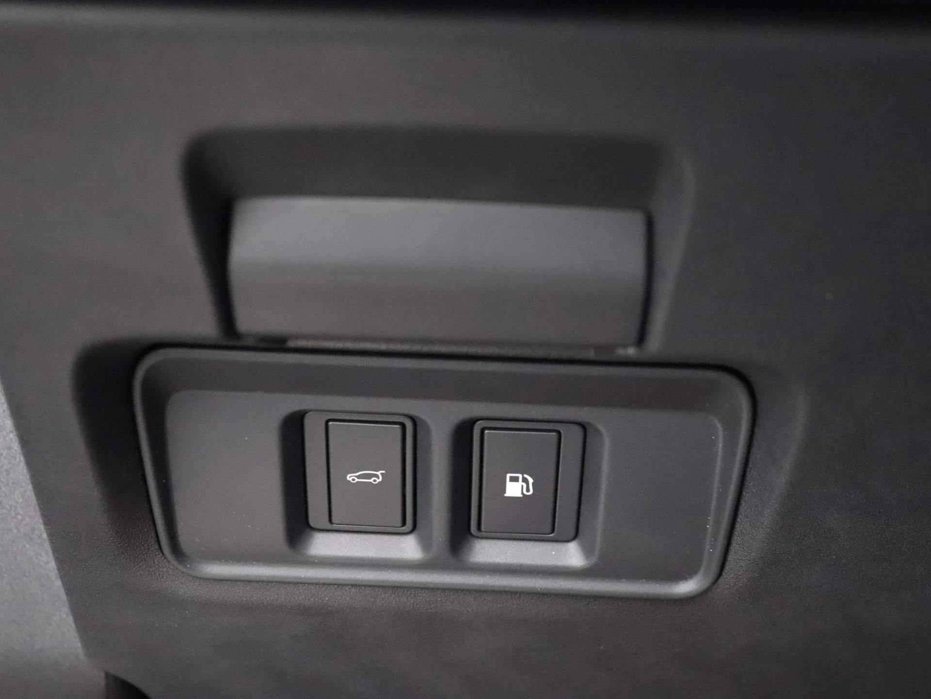 Land Rover-Discovery Sport-image-23