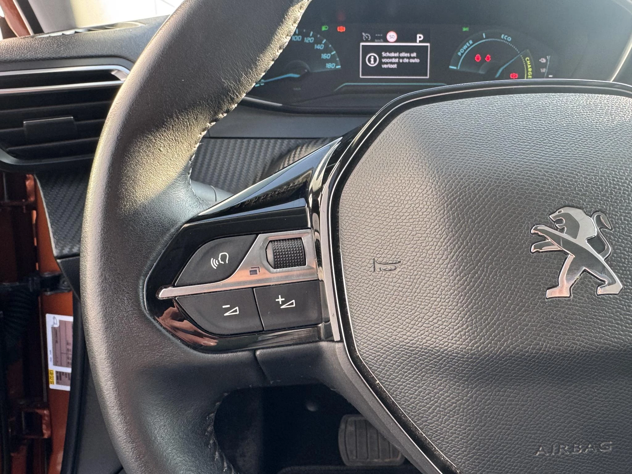 Peugeot-e-2008-image-14