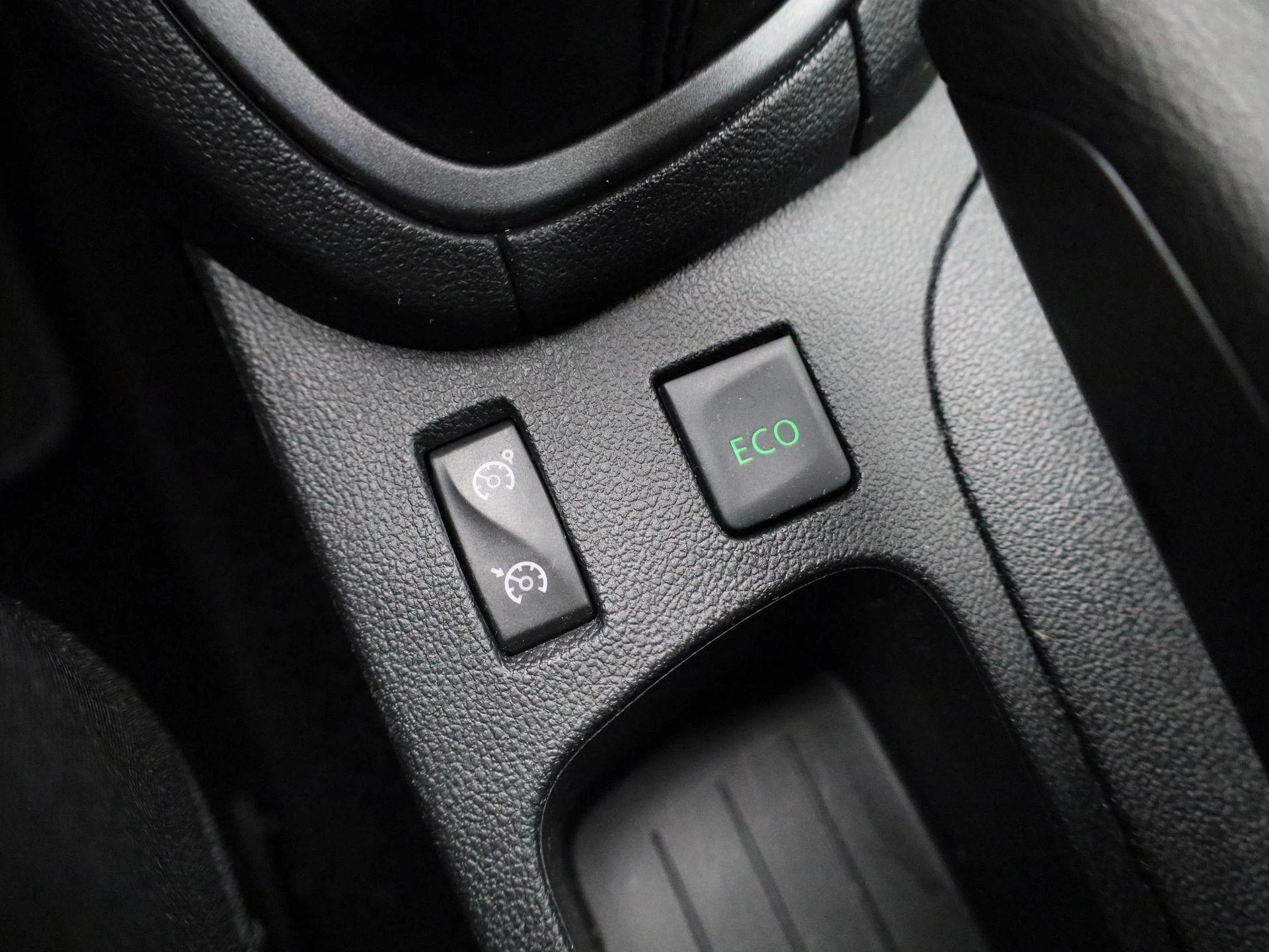 Renault-Clio-image-25