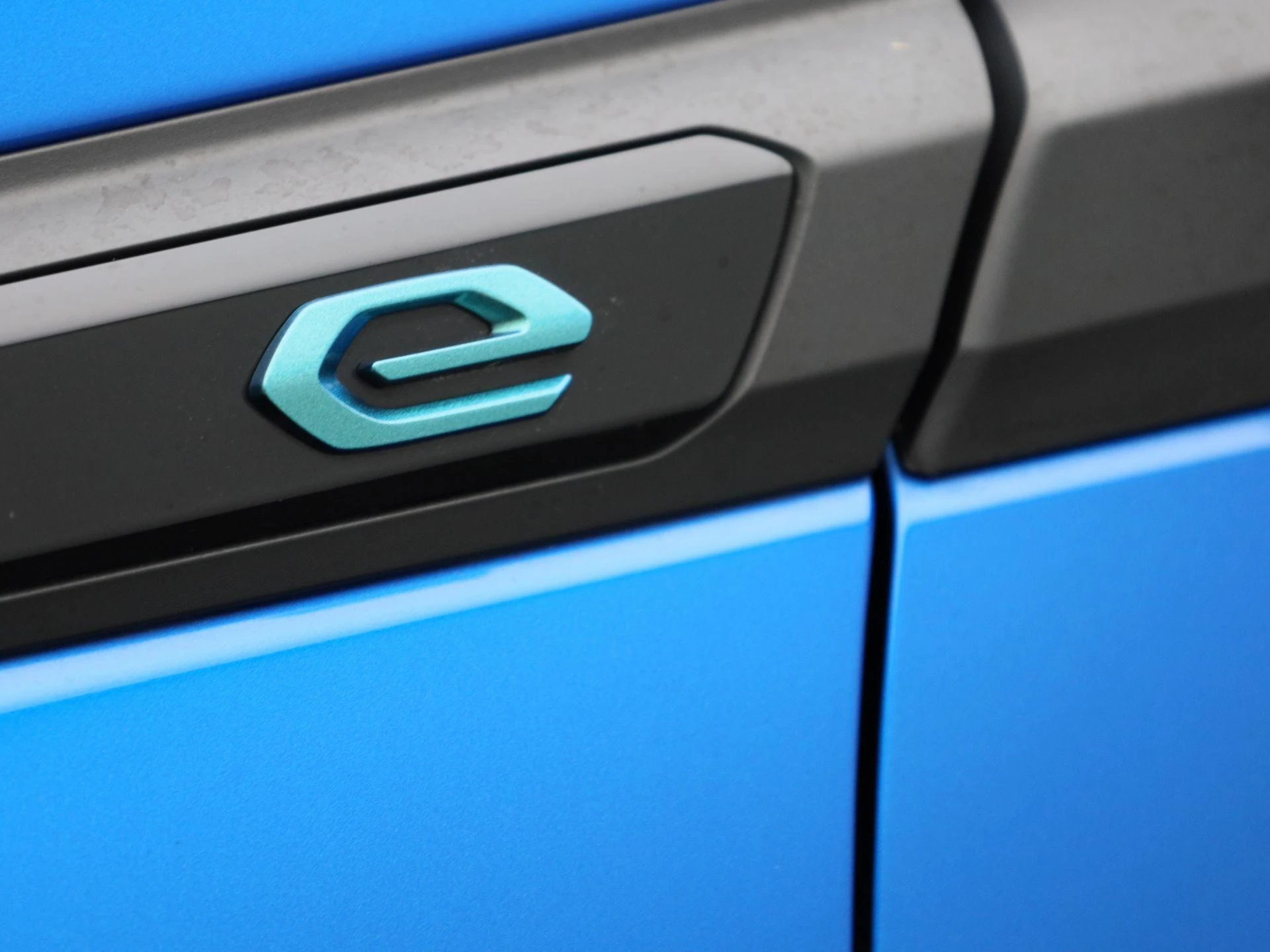 Peugeot-e-2008-image-16