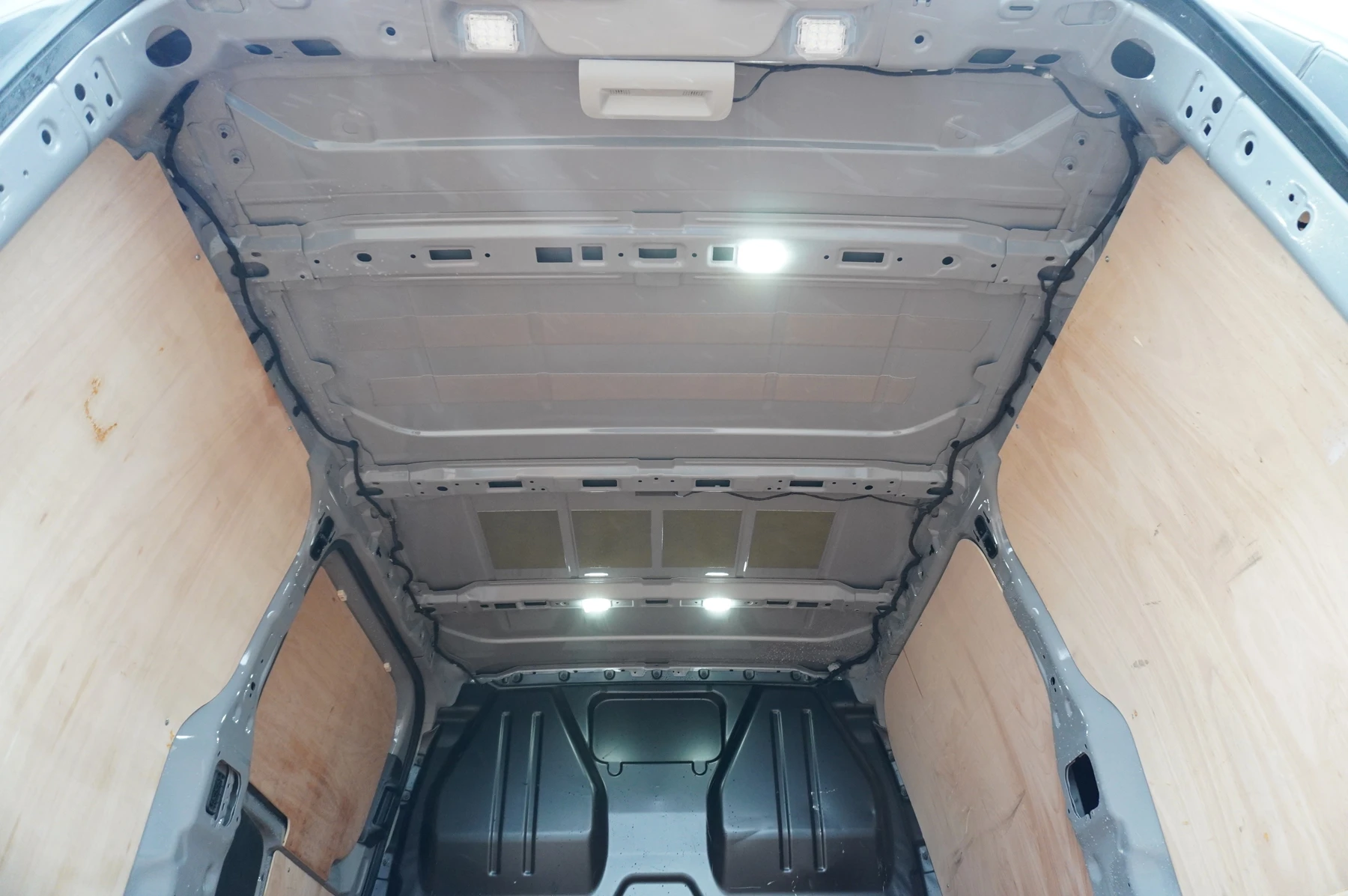 Volkswagen-Transporter-image-40