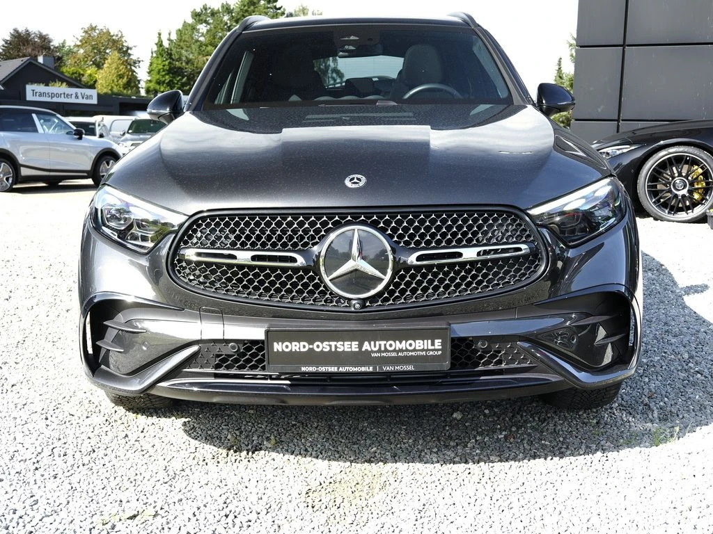 Mercedes-Benz-GLC 220 d-image-3