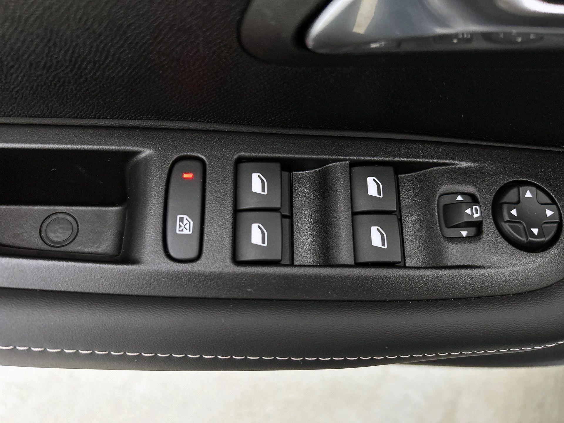 Peugeot-208-image-32