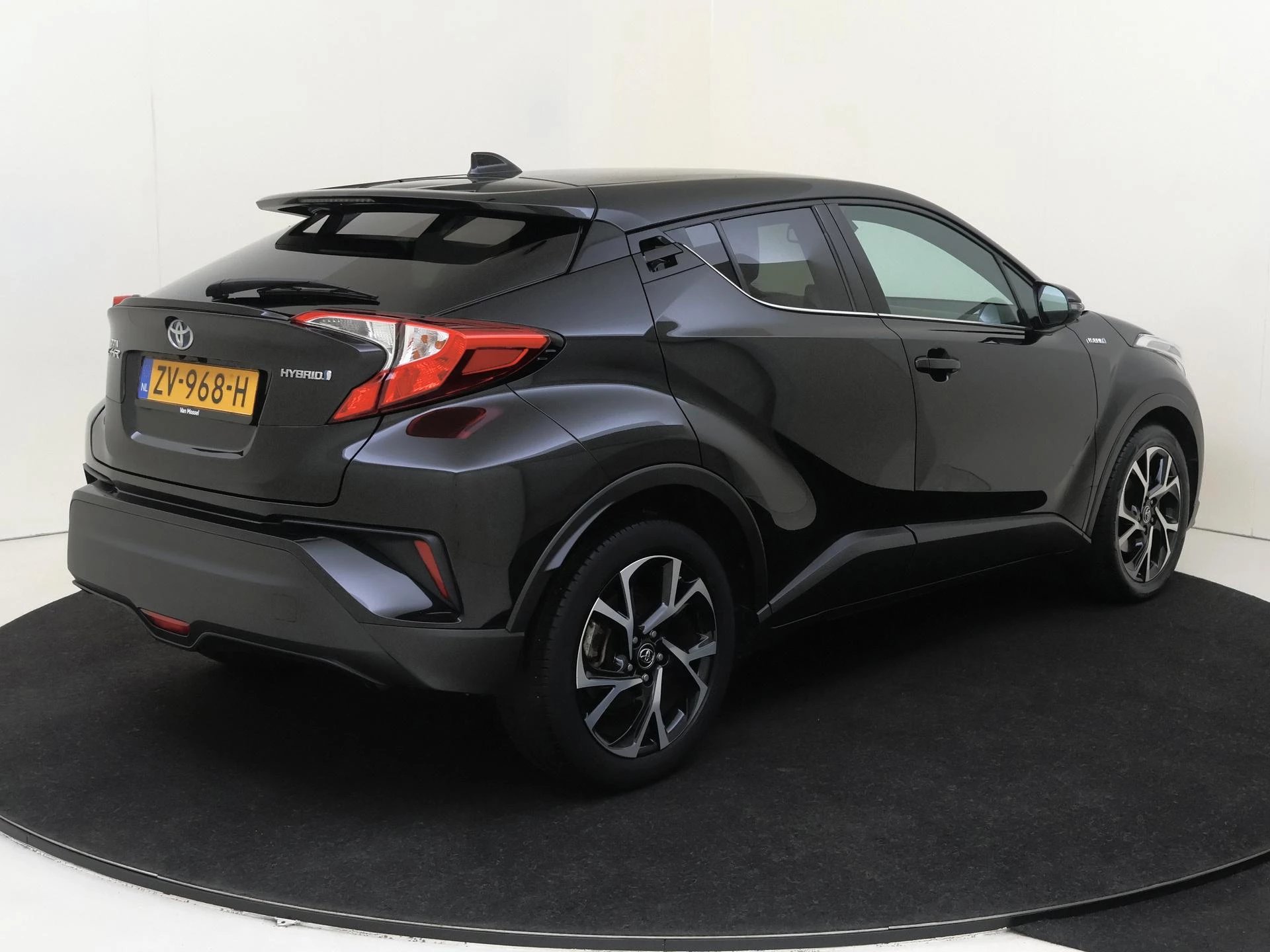 Toyota-C-HR-image-7