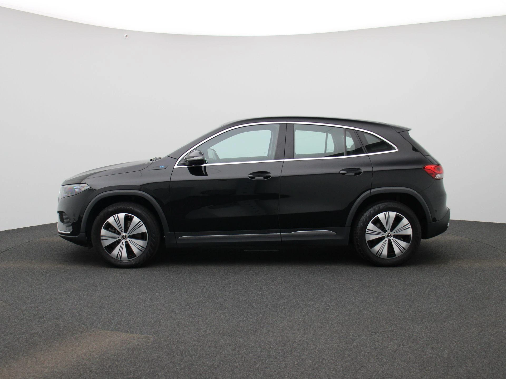 Mercedes-Benz-EQA-image-3