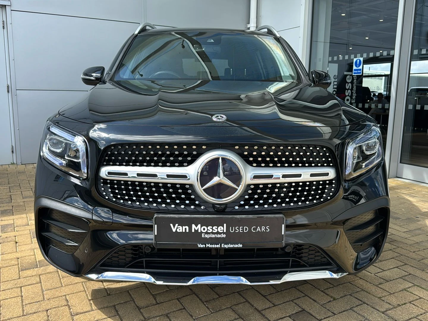 Mercedes-Benz-GLB-image-4