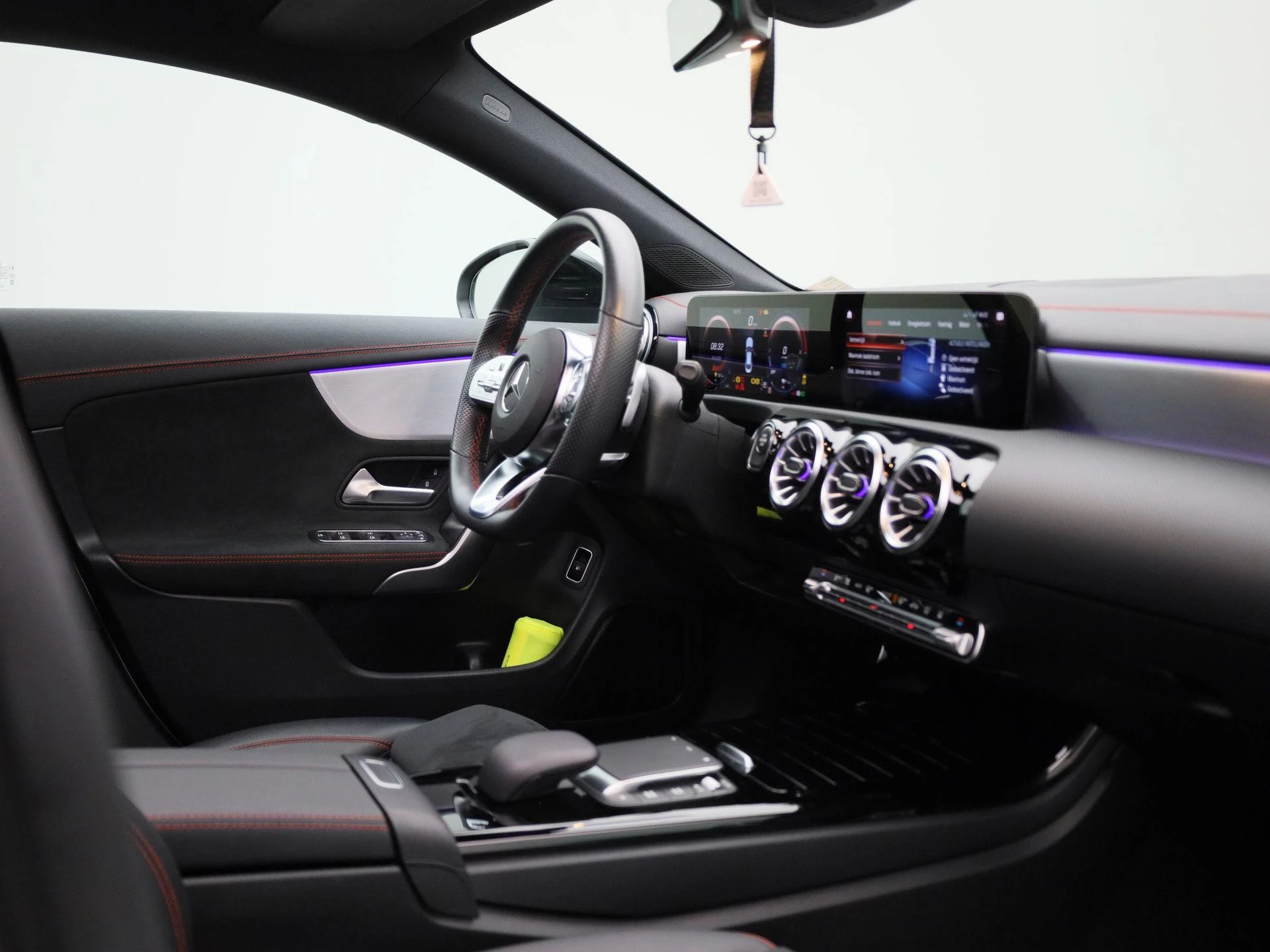 Mercedes-Benz-CLA-image-34