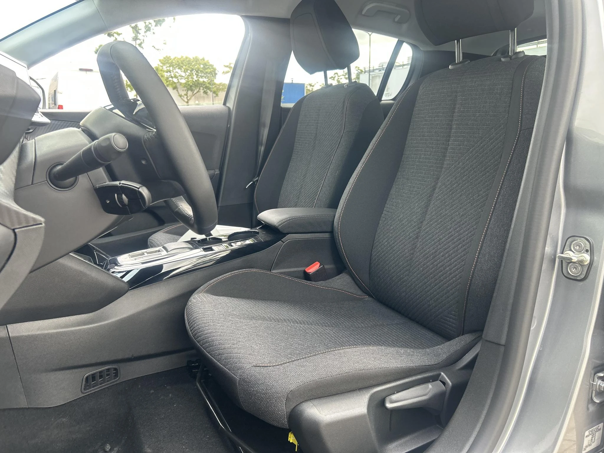 Peugeot-208-image-19