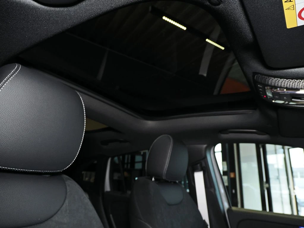 Mercedes-Benz-GLA 200 d-image-13