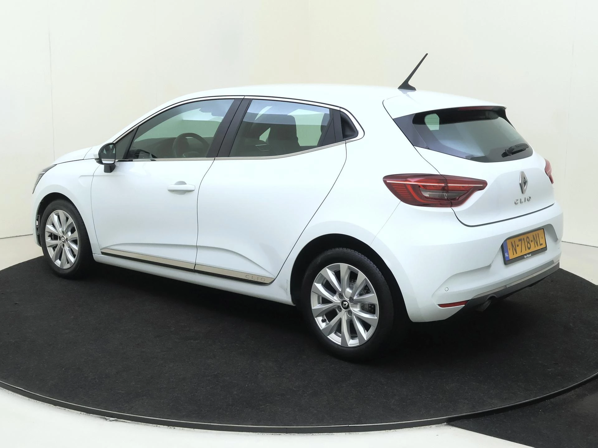 Renault-Clio-image-2