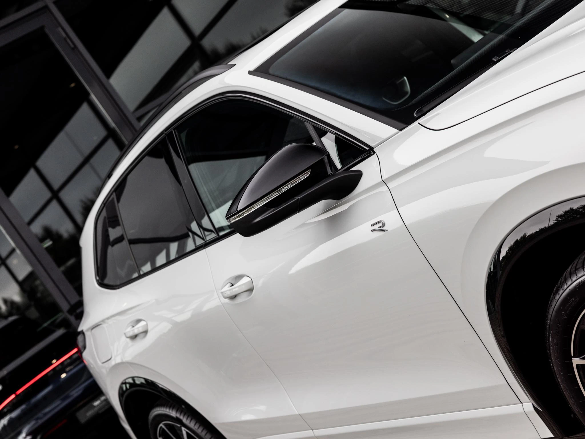 Volkswagen-Tiguan-image-12