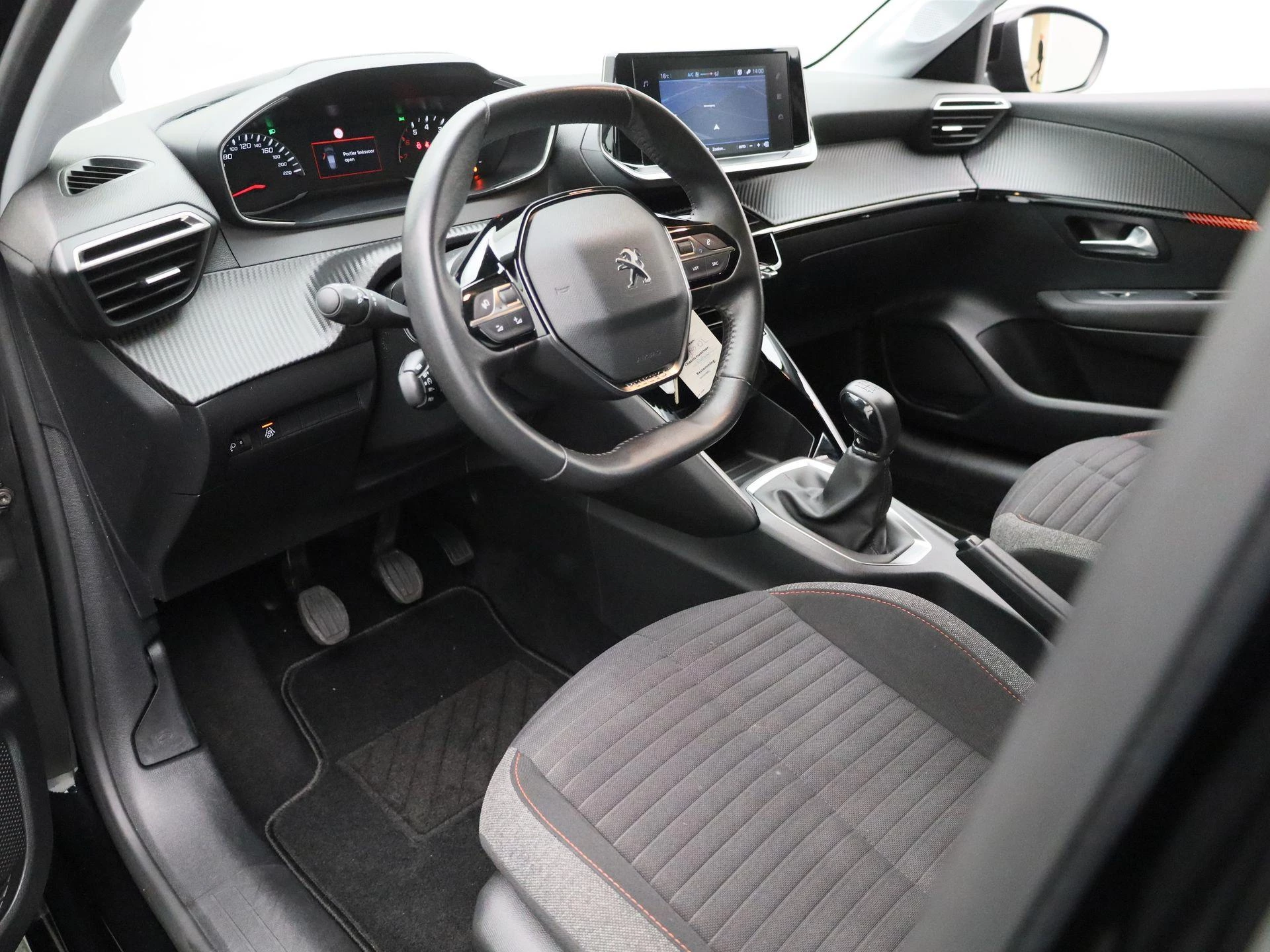 Peugeot-208-image-15