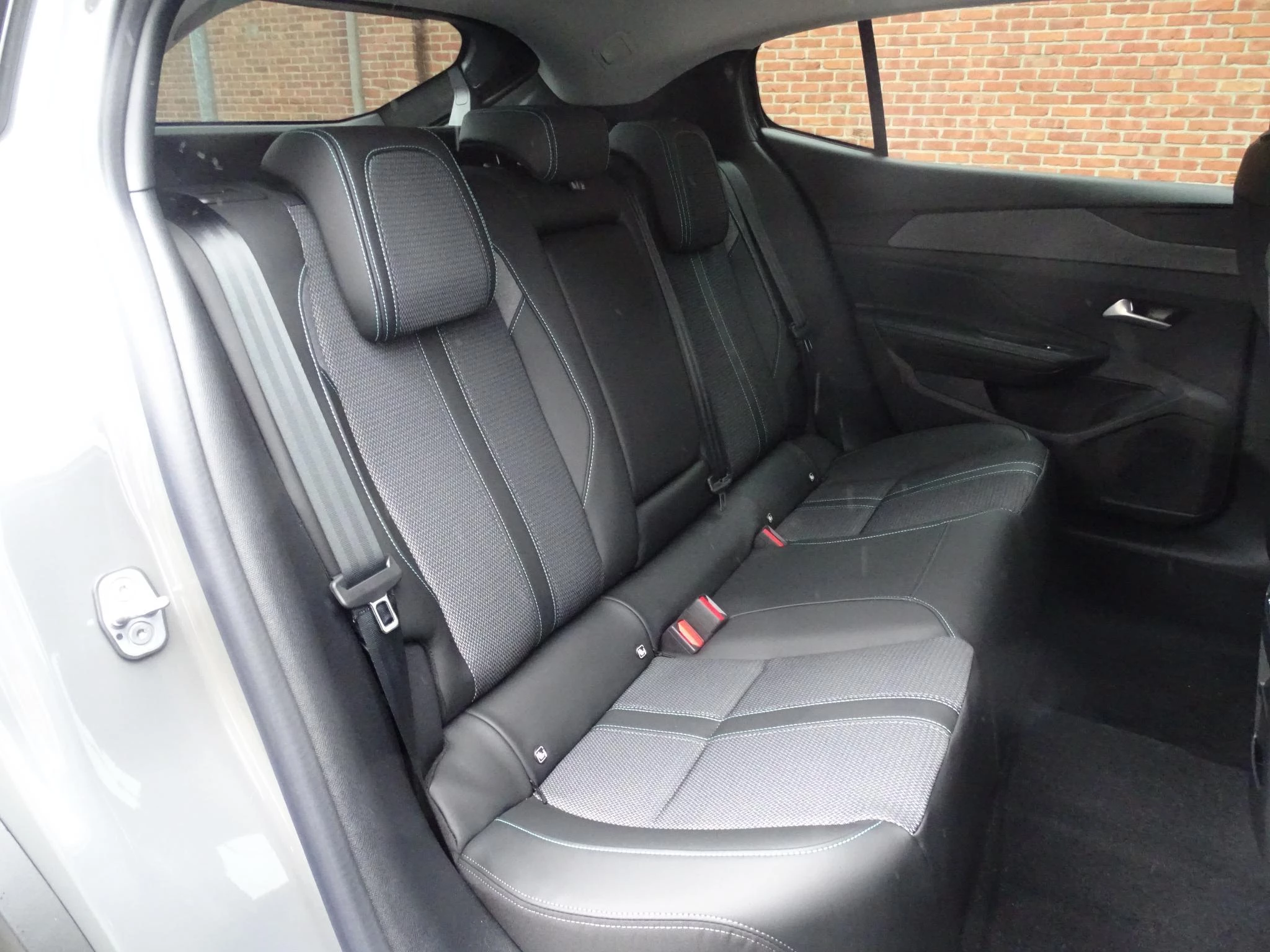 Peugeot 408 e-408 210 Allure