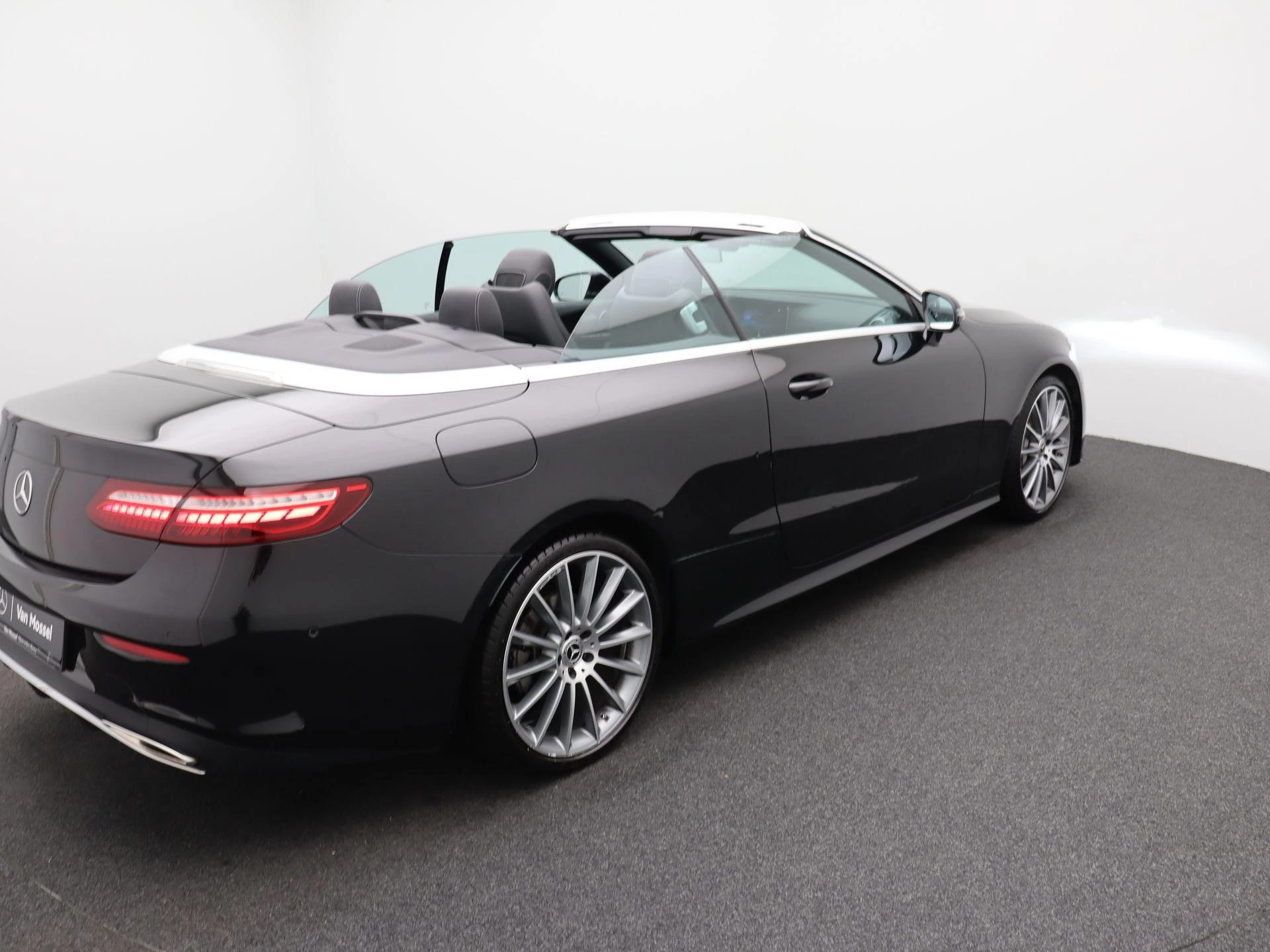 Mercedes-Benz E-Klasse 300 AMG Line Cabrio + AIR BODY CONTROL + LED + CAMERA +