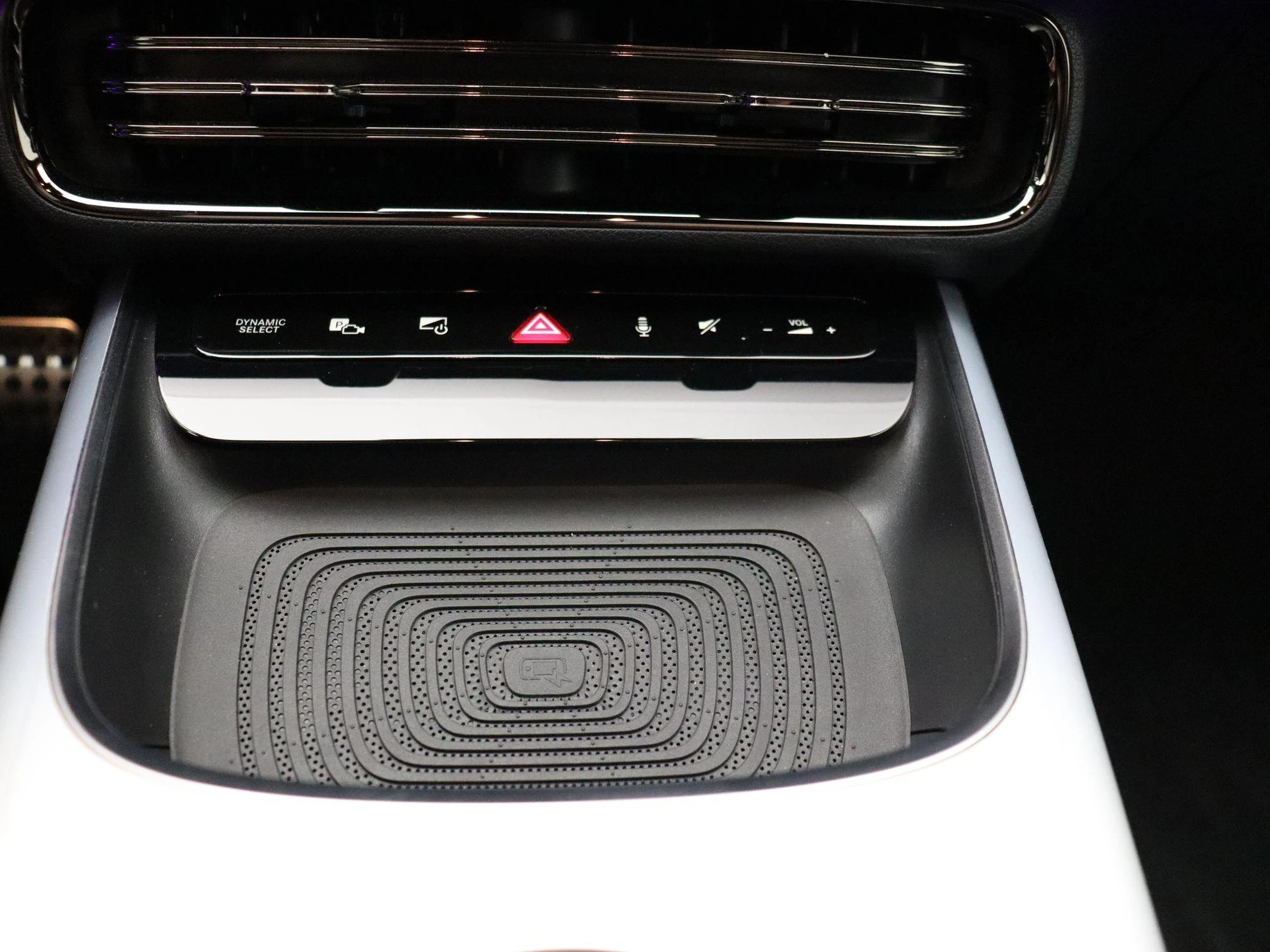 Mercedes-Benz-CLA-image-18