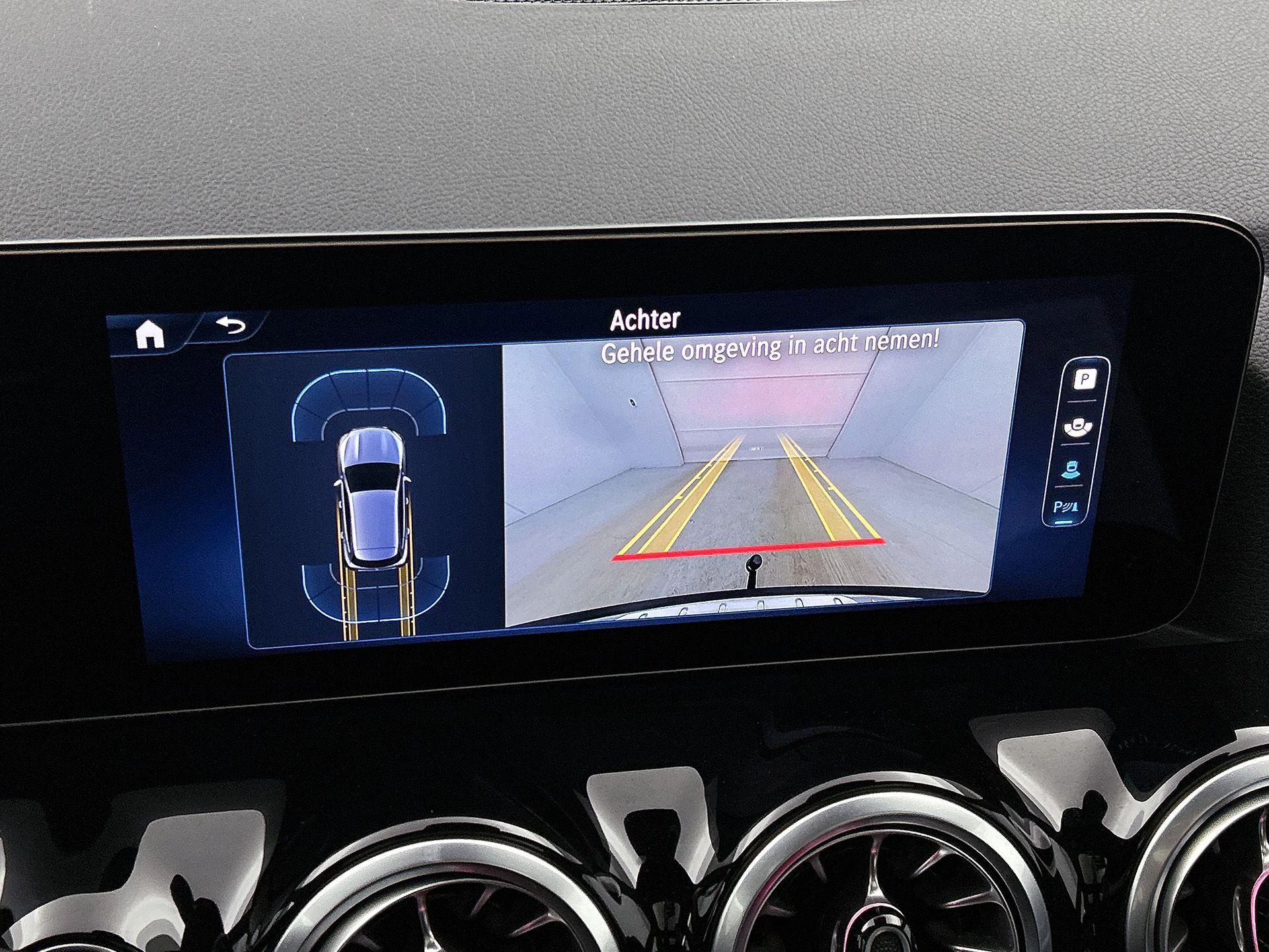 Mercedes-Benz-GLA-image-12