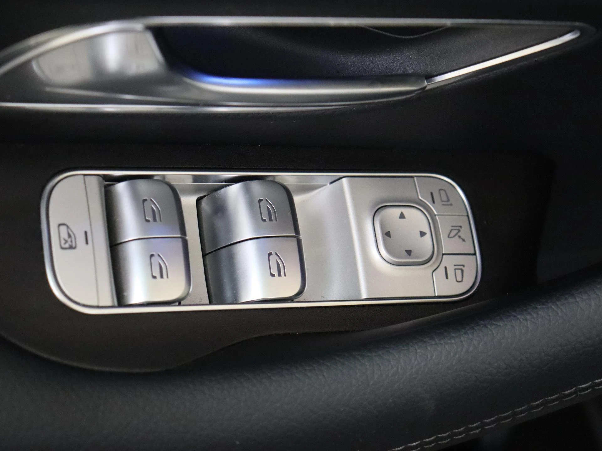 Mercedes-Benz-GLE-image-26