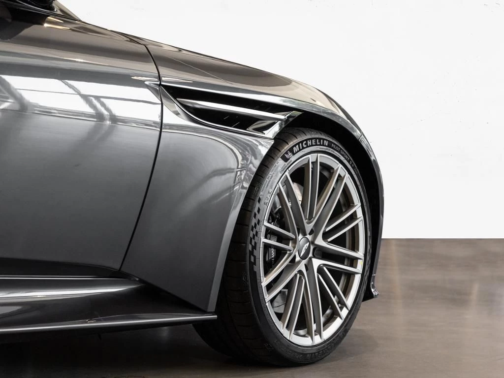 Aston Martin DB12 Coupe Aston Martin Hamburg