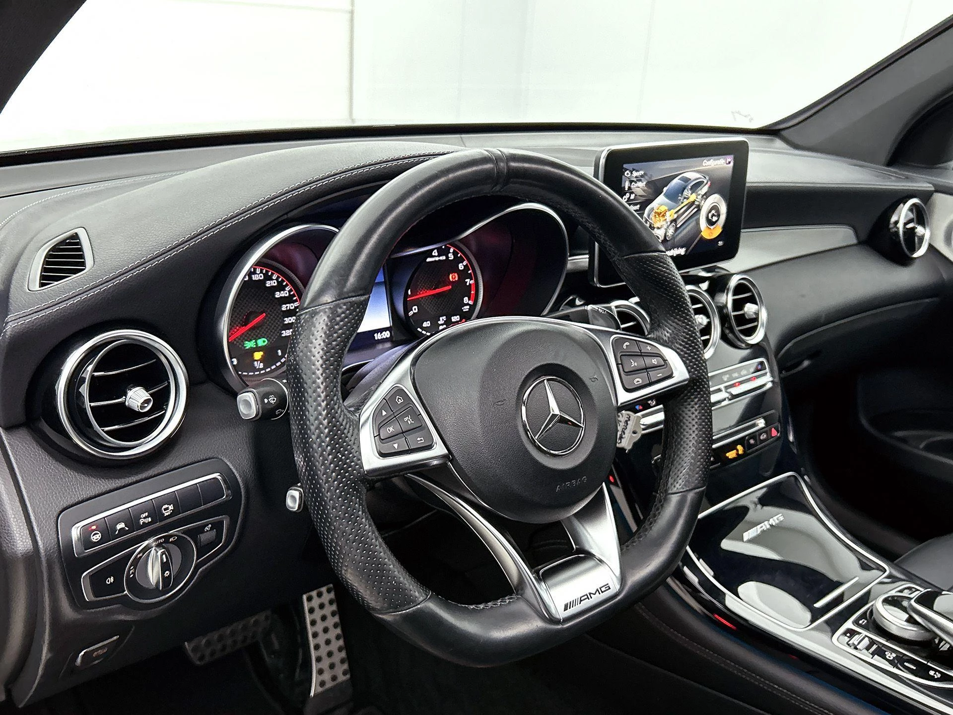 Mercedes-Benz-GLC-image-30