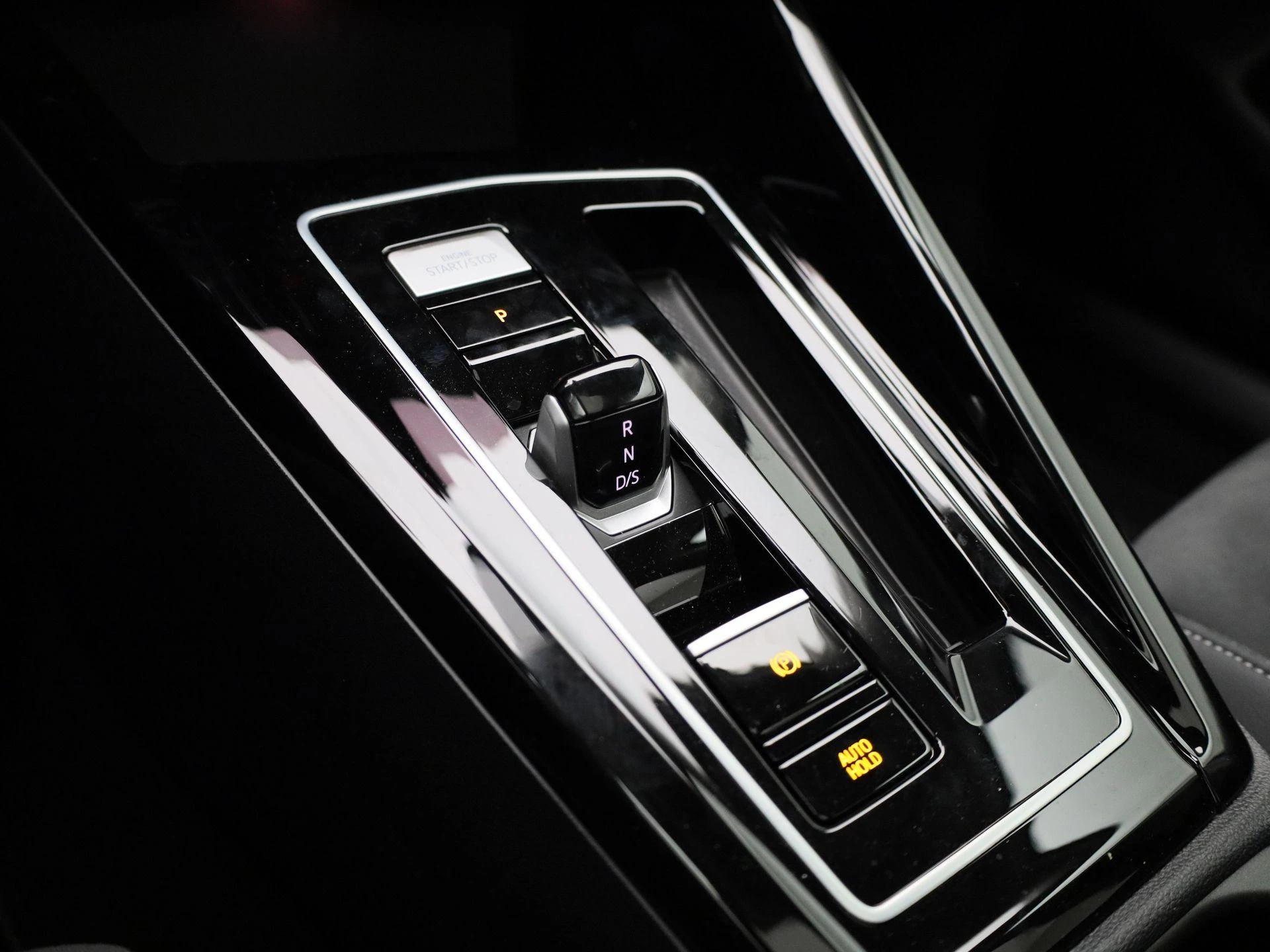 Volkswagen-Golf-image-17